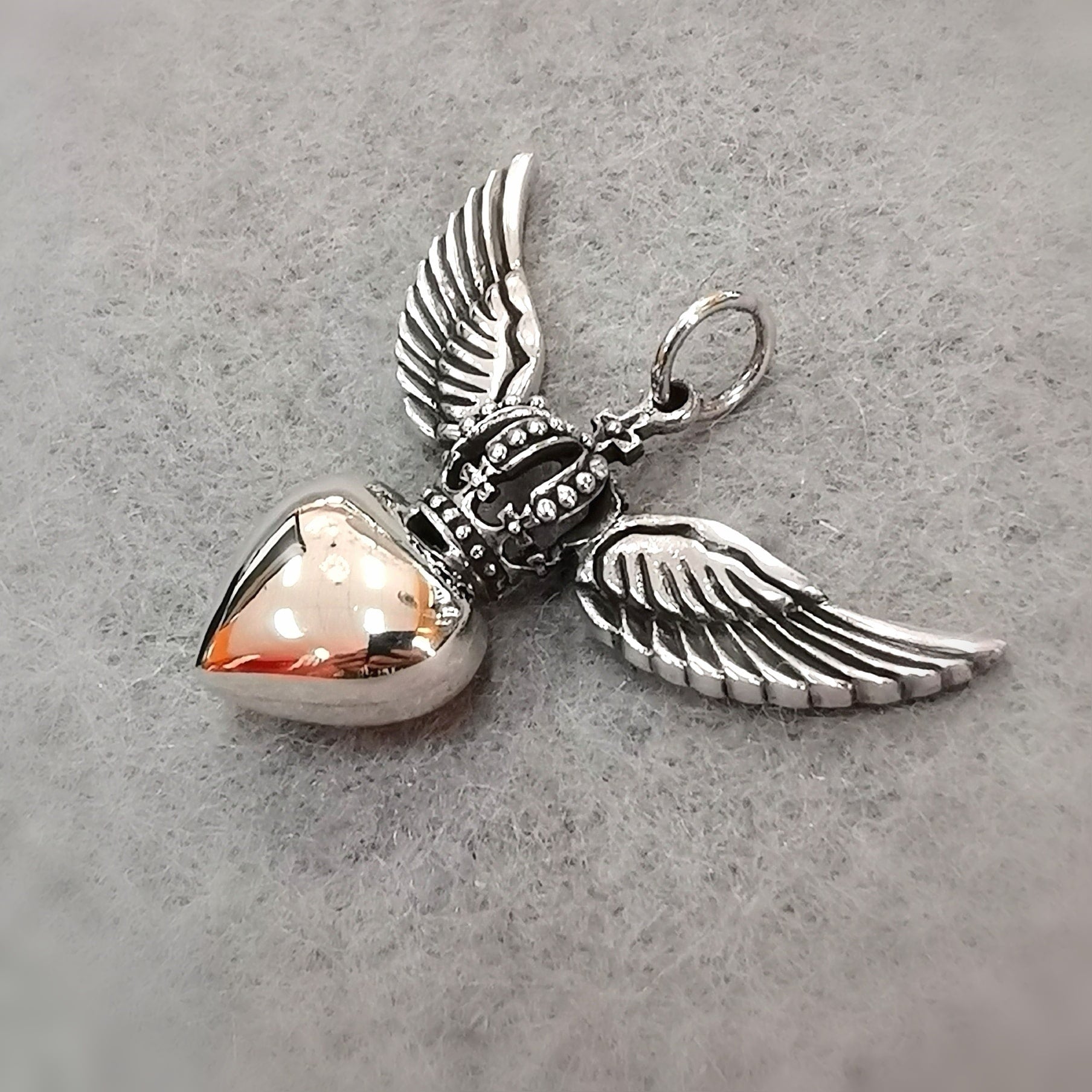 Engelsflügel Herzchakra Anhänger Sterlingsilber, geweiht - der Liebe zu Ehren - Mut