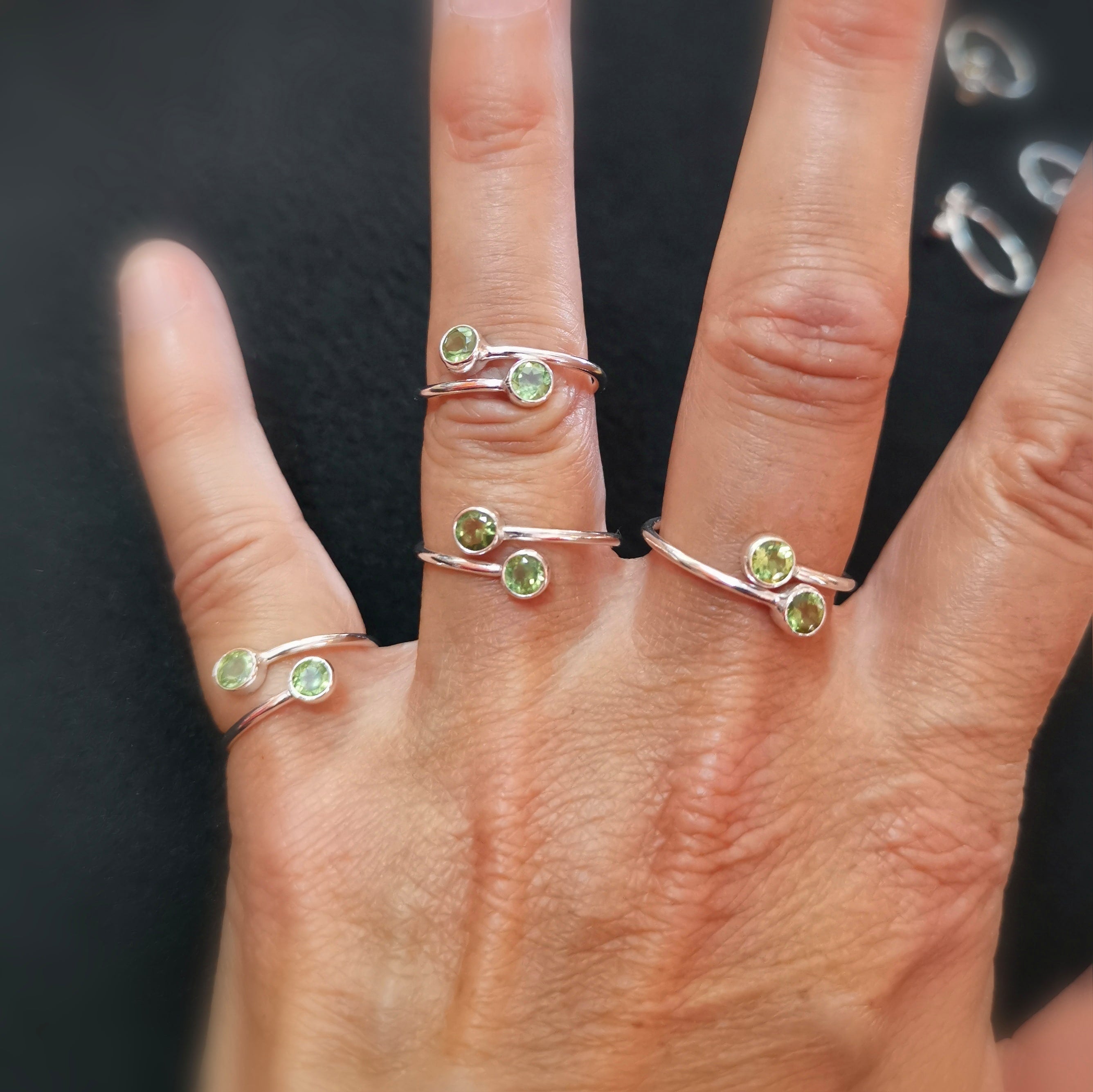 glücklich: Olivin Peridot Edelstein Heilstein Karma Ring Sterlingsilber, geweiht