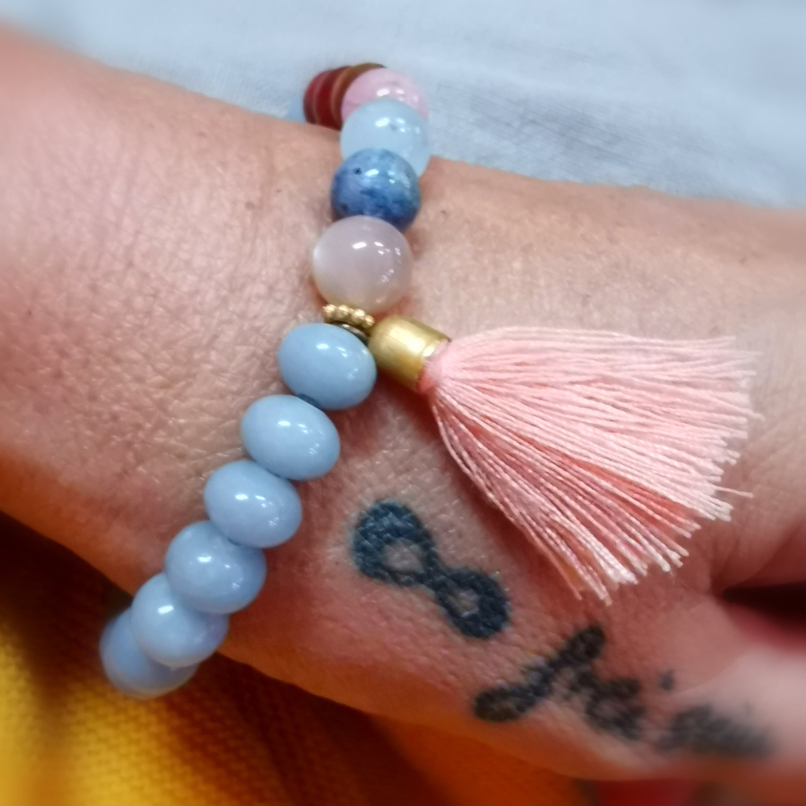 Angelit Chakra Boho Edelstein Karma Armband, Mondstein blaue Koralle Aquamarin geweiht Balance