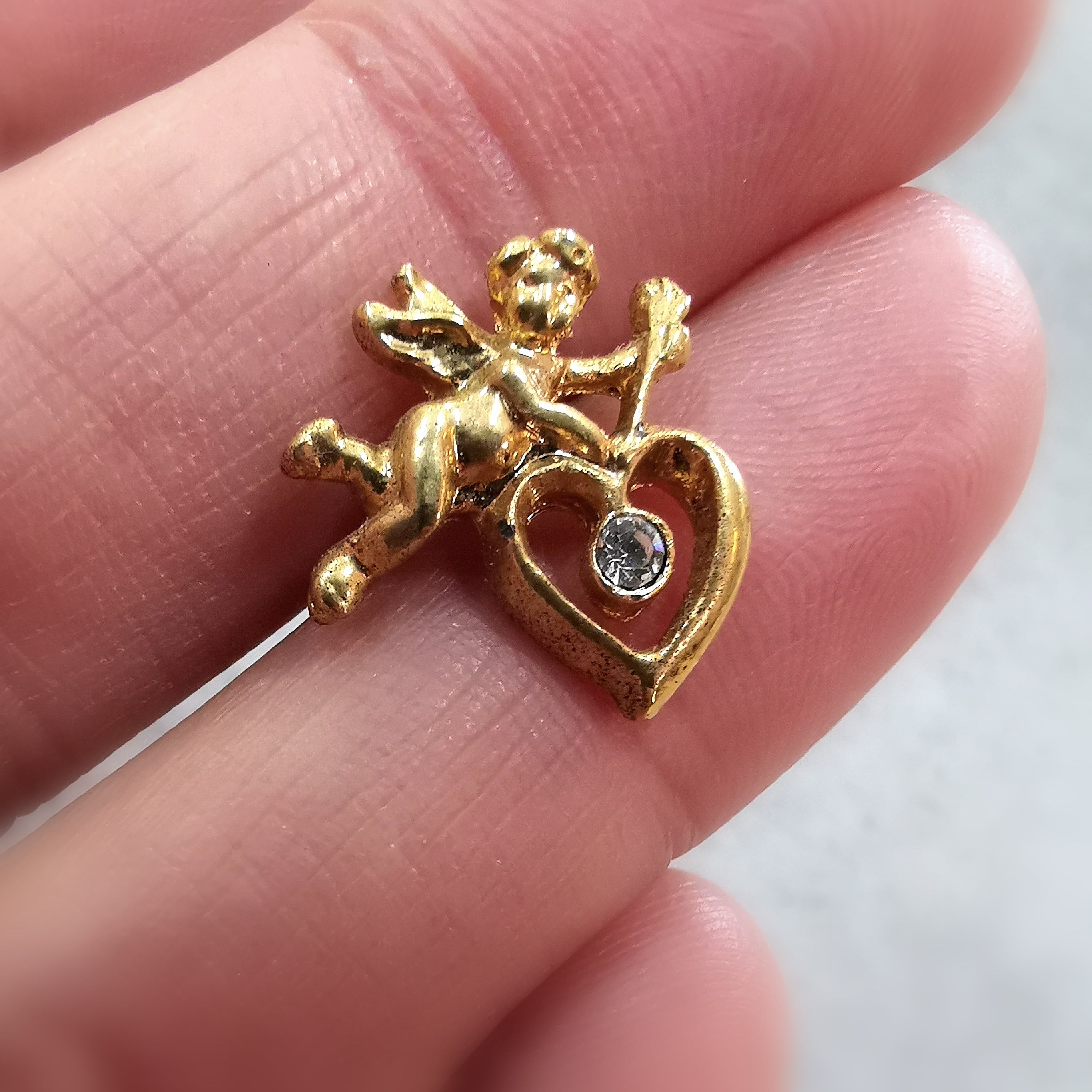 Engel Pin Anstecker vergoldet mit Zirkon, Schutzengel der Liebe, geweiht
