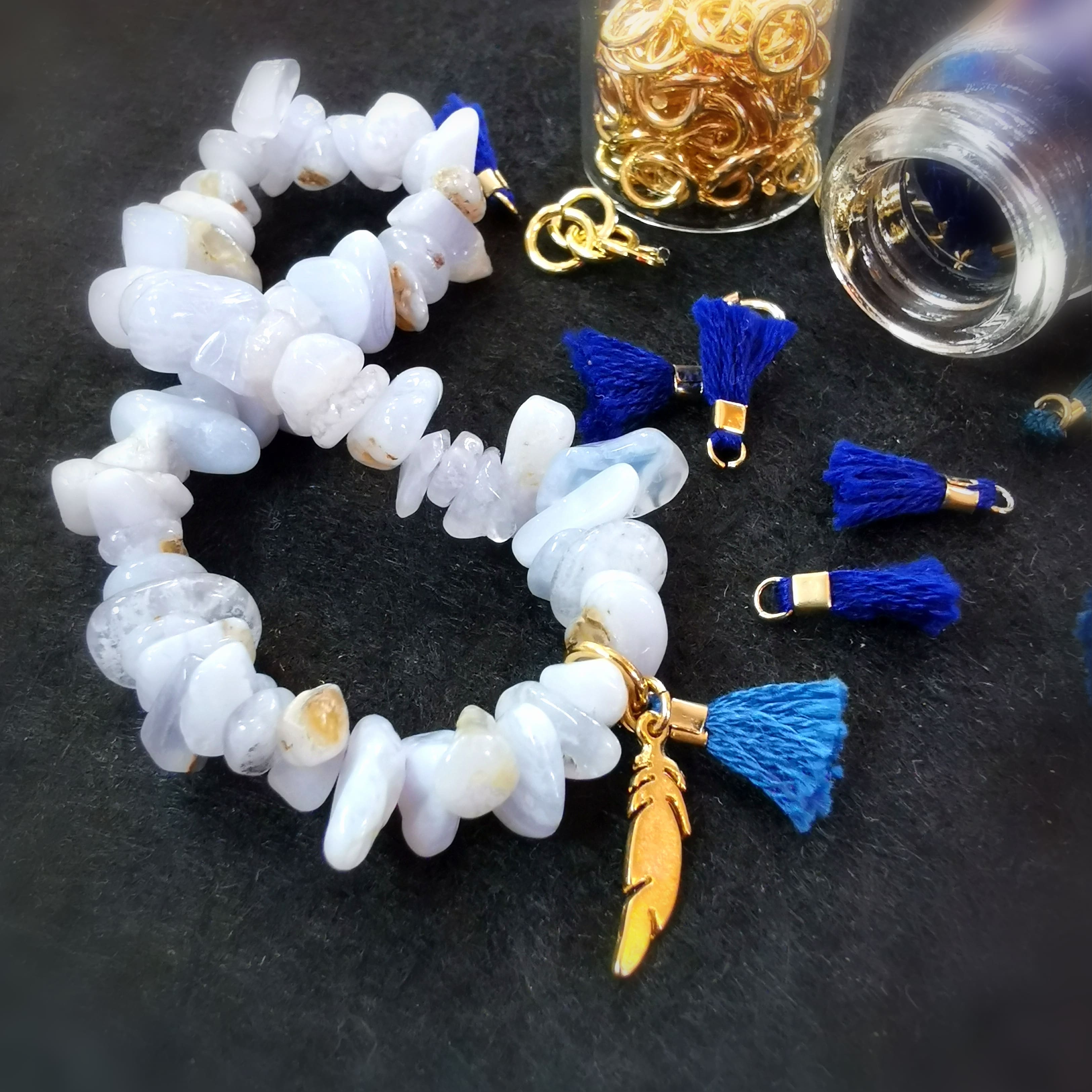 Feder Engelsfeder Chalzedon Edelstein Boho Karma Armband, Freiheit in Gesundheit