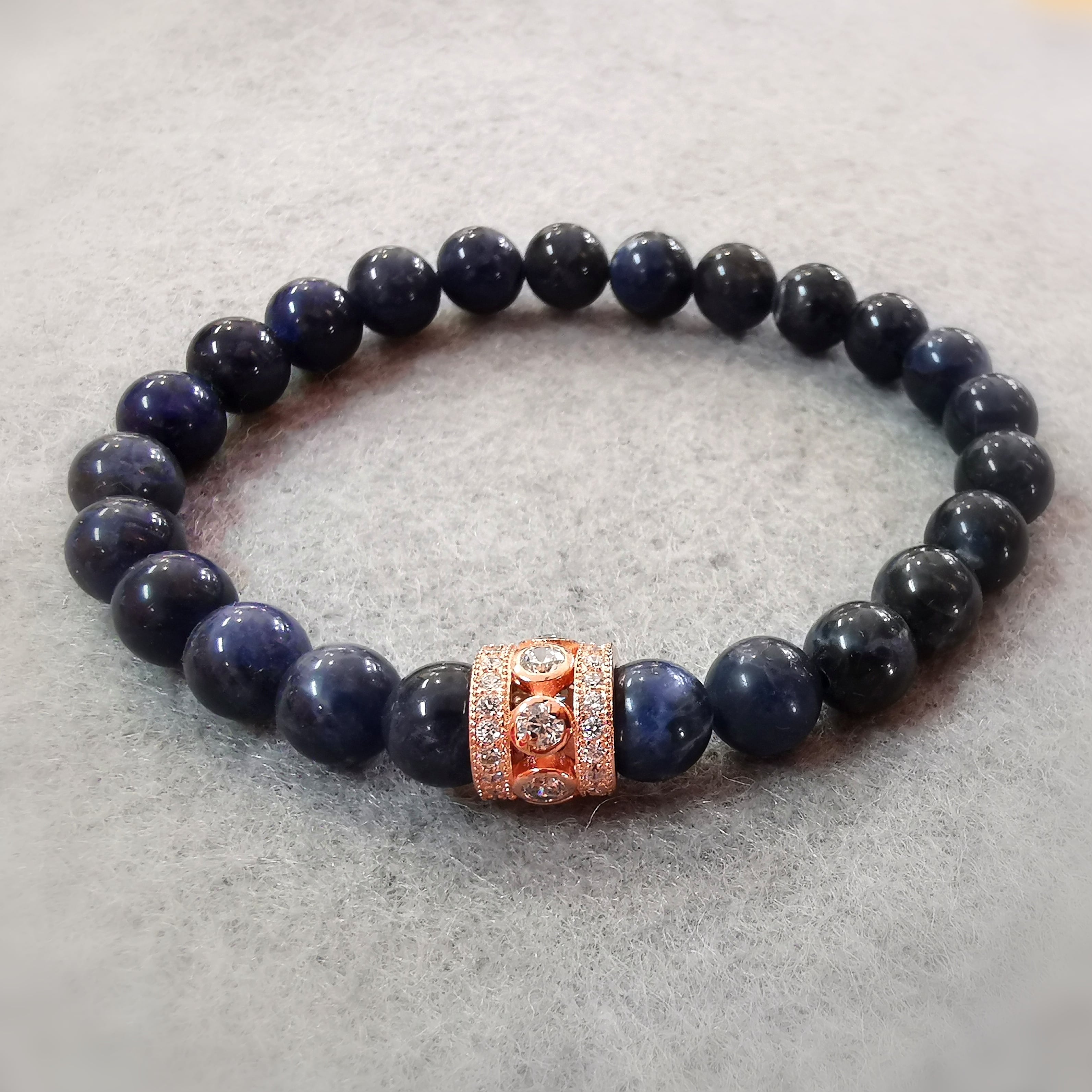 Sodalith mit Charm Rose Zirkon Heilstein Edelstein Karma Armband, geweiht - emotionales Gleichgewicht