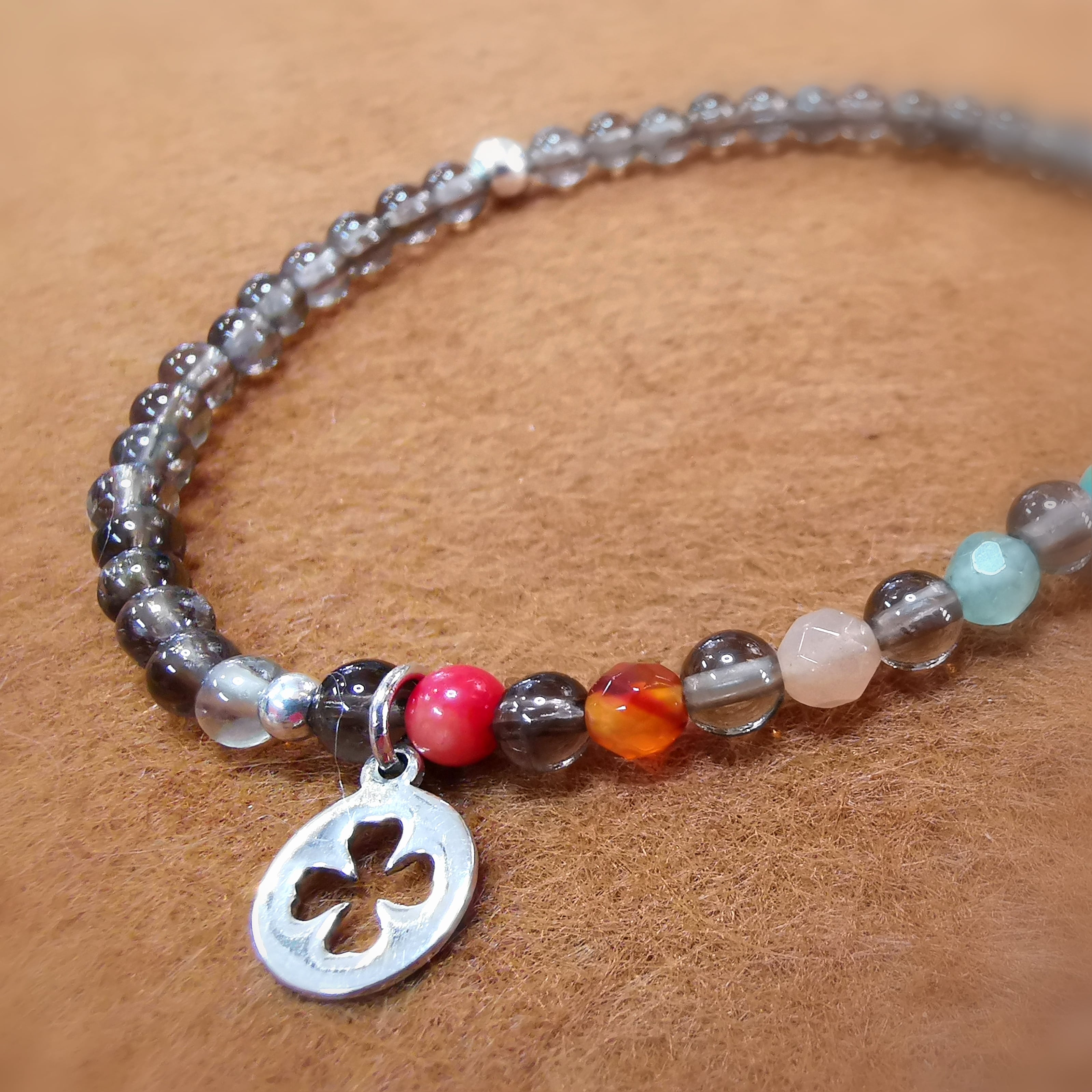 ✨ Pulsera de la suerte con trébol de cuarzo ahumado y chakras: pulsera de karma consagrada para protección y claridad