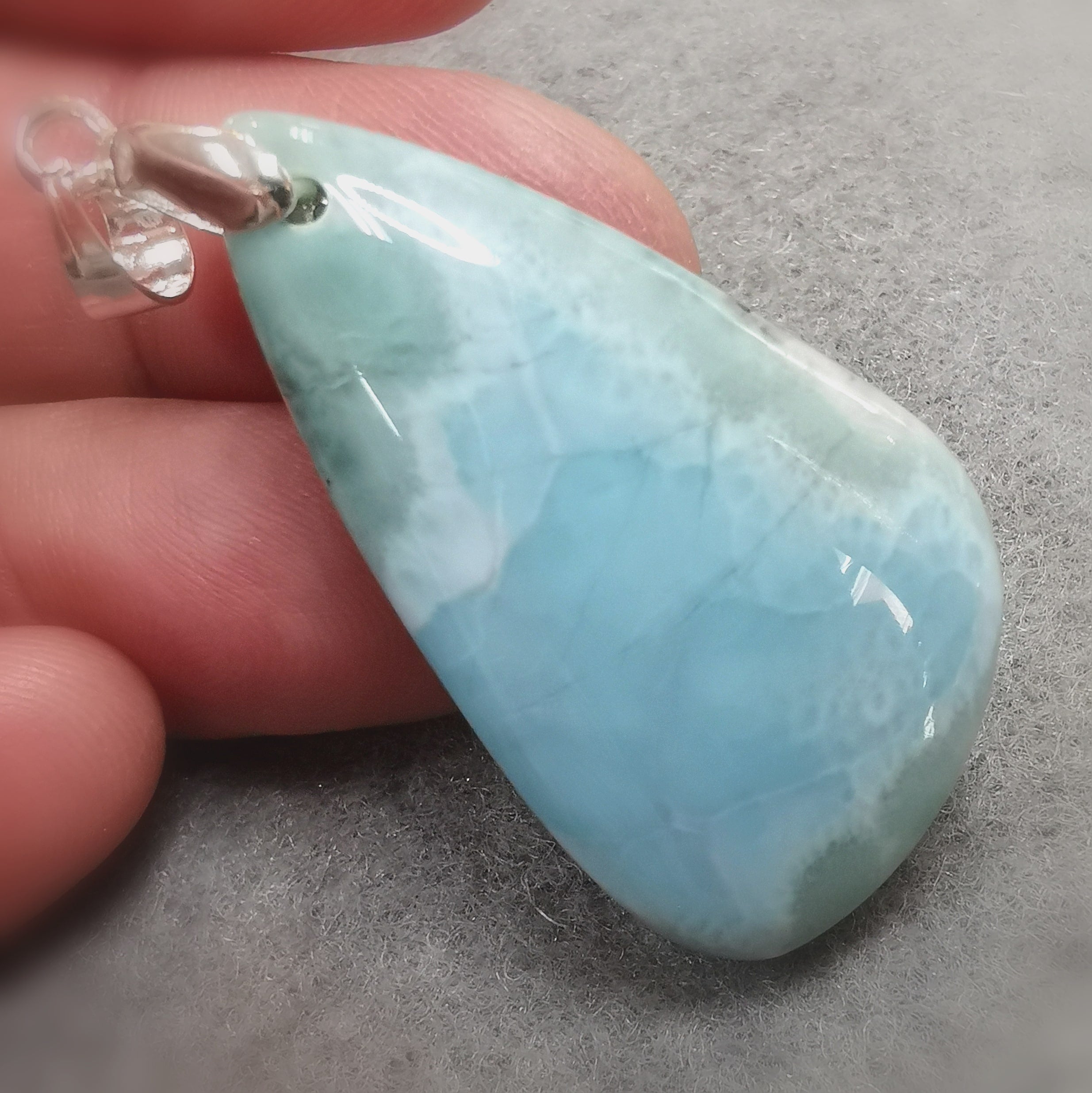 Larimar Anhänger – Edelstein Tropfen für Freiheit & Vertrauen