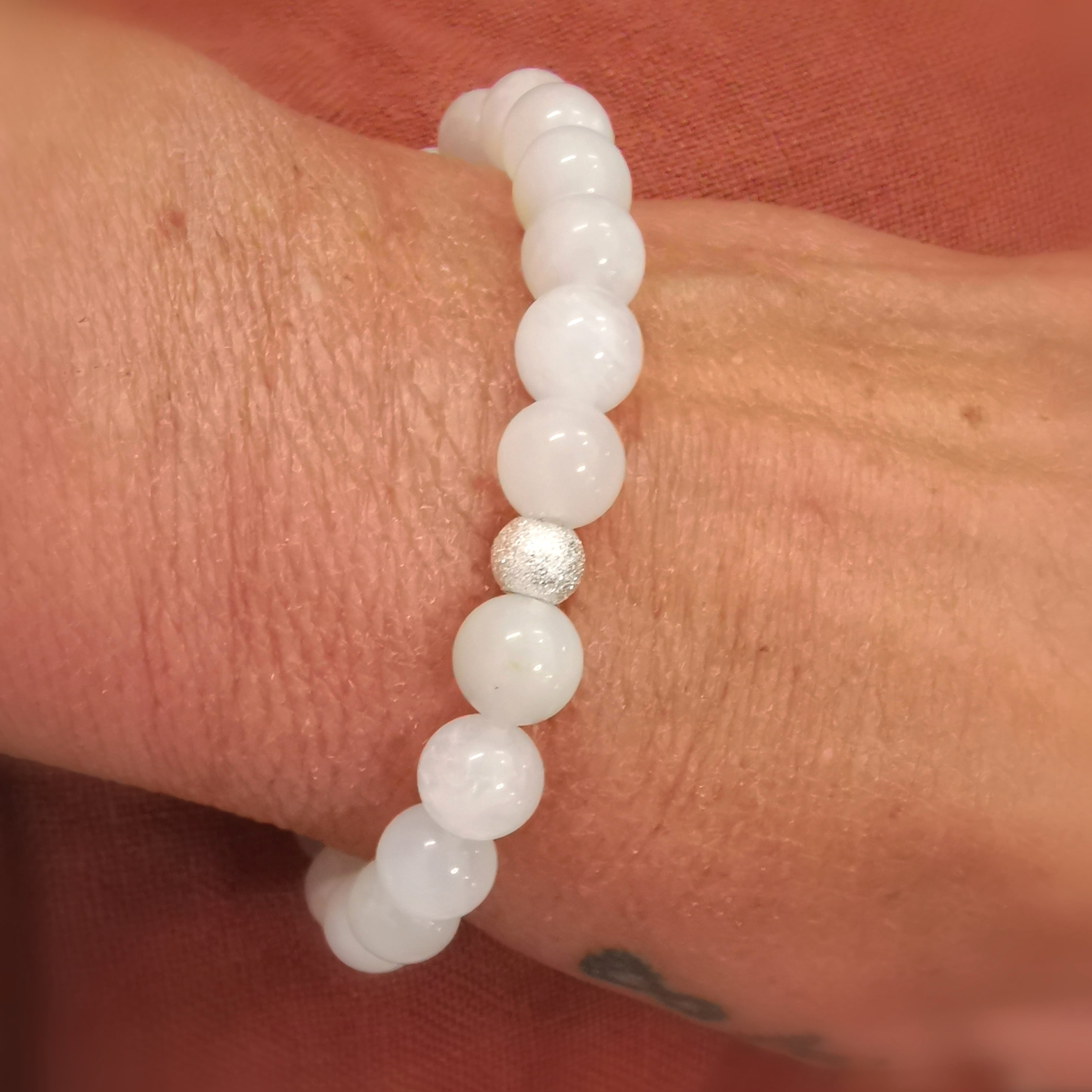Mondstein Karma Edelstein Armband 8 mm – geweiht für Seelenkraft & weibliche Weisheit