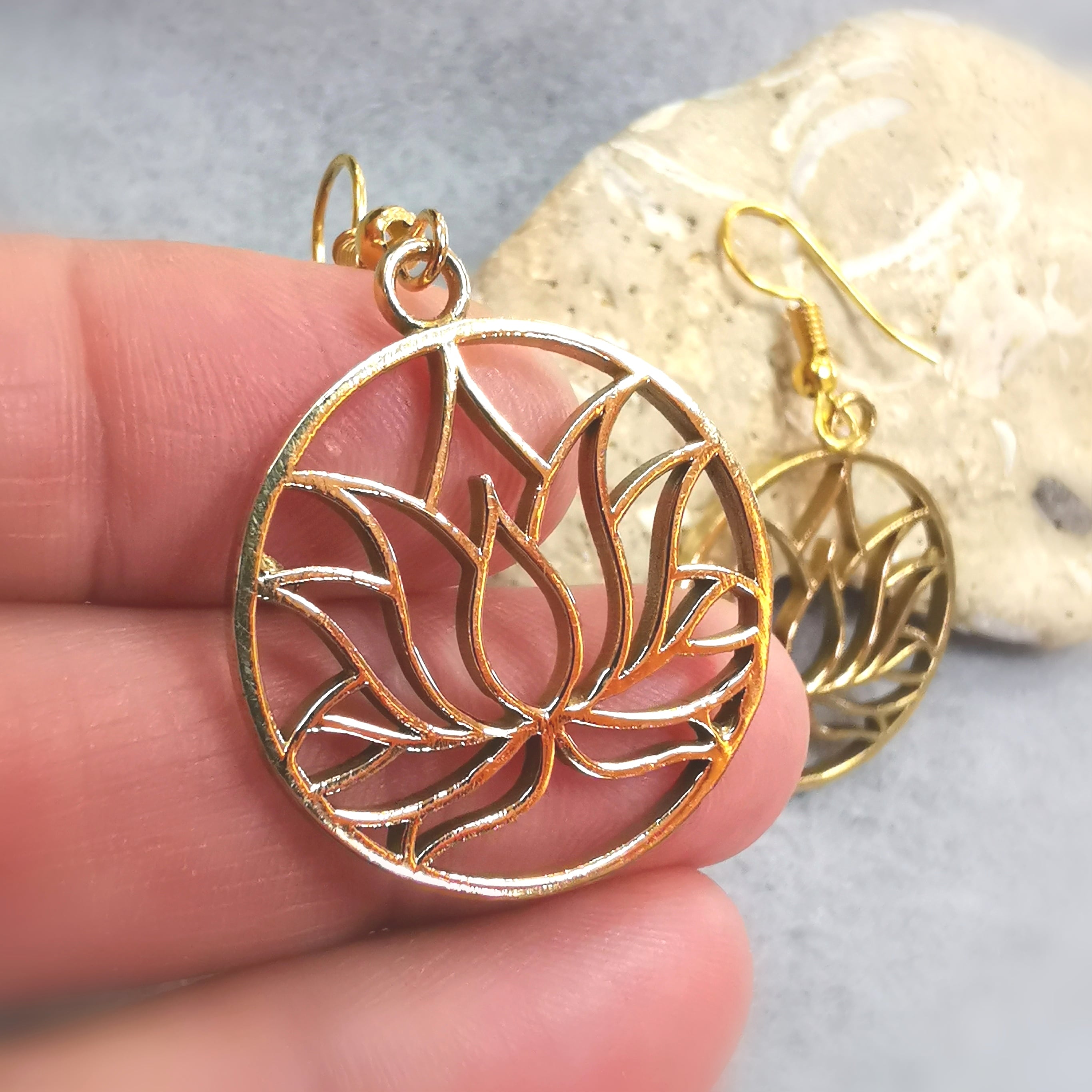 🌸 Lotus Kronenchakra Boho Design Ohrringe Gold – geweiht für Seelenkraft & Erwachen