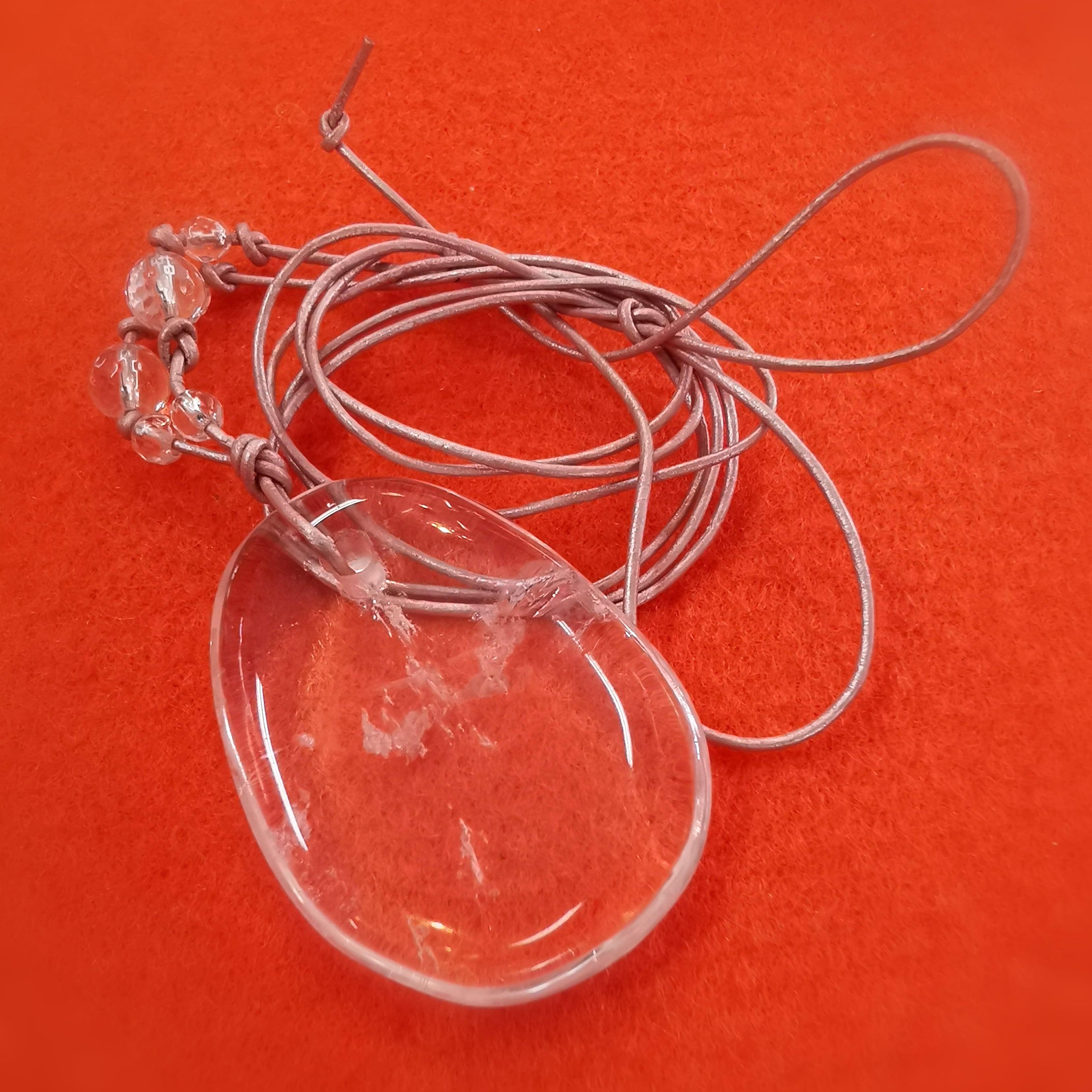 ✨ Bergkristall Platte Leder Edelstein Kette – geweiht für Klarheit & neue Wege
