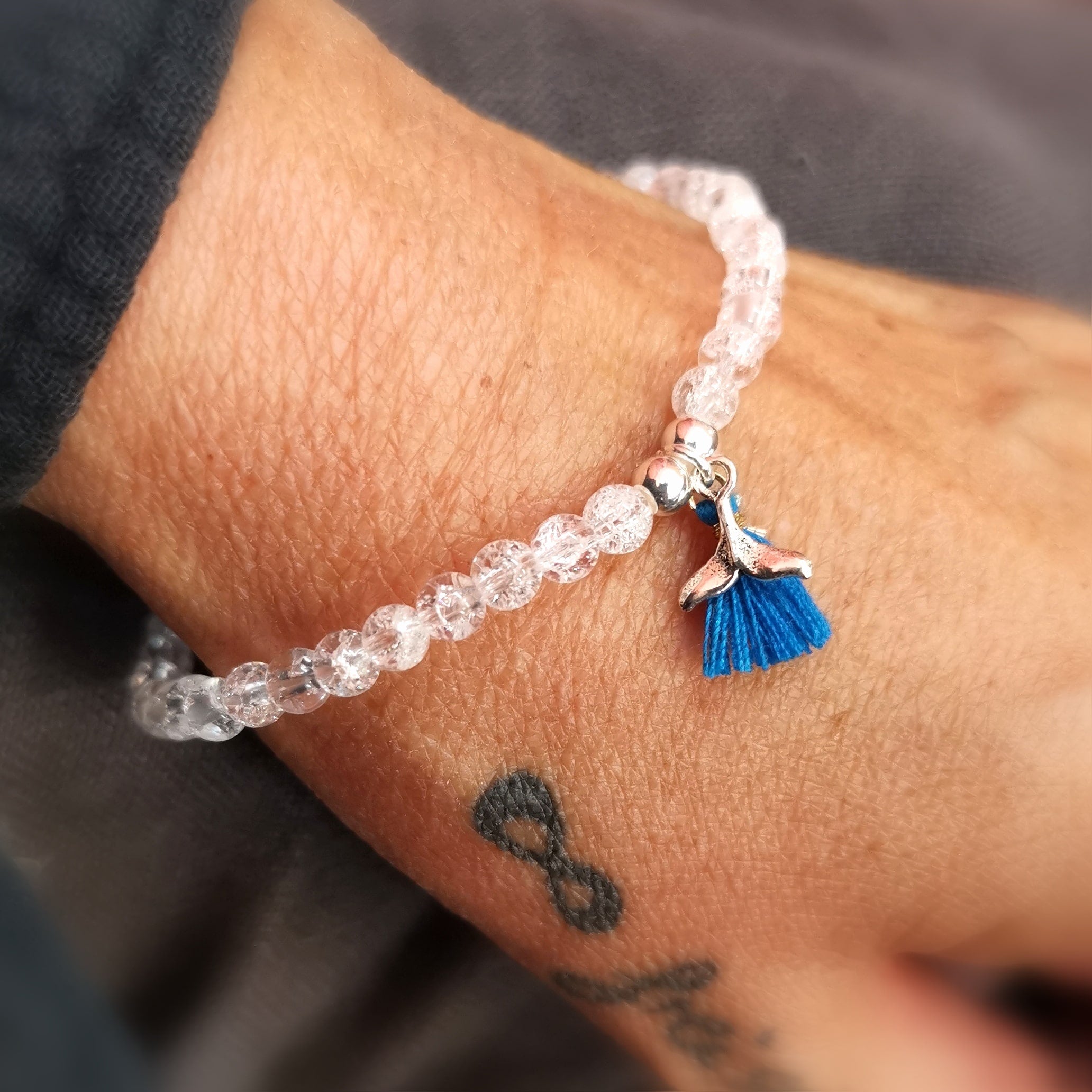 🐋 Bergkristall Crushed Ice & Walflosse – Edelstein Karma Armband für Vertrauen