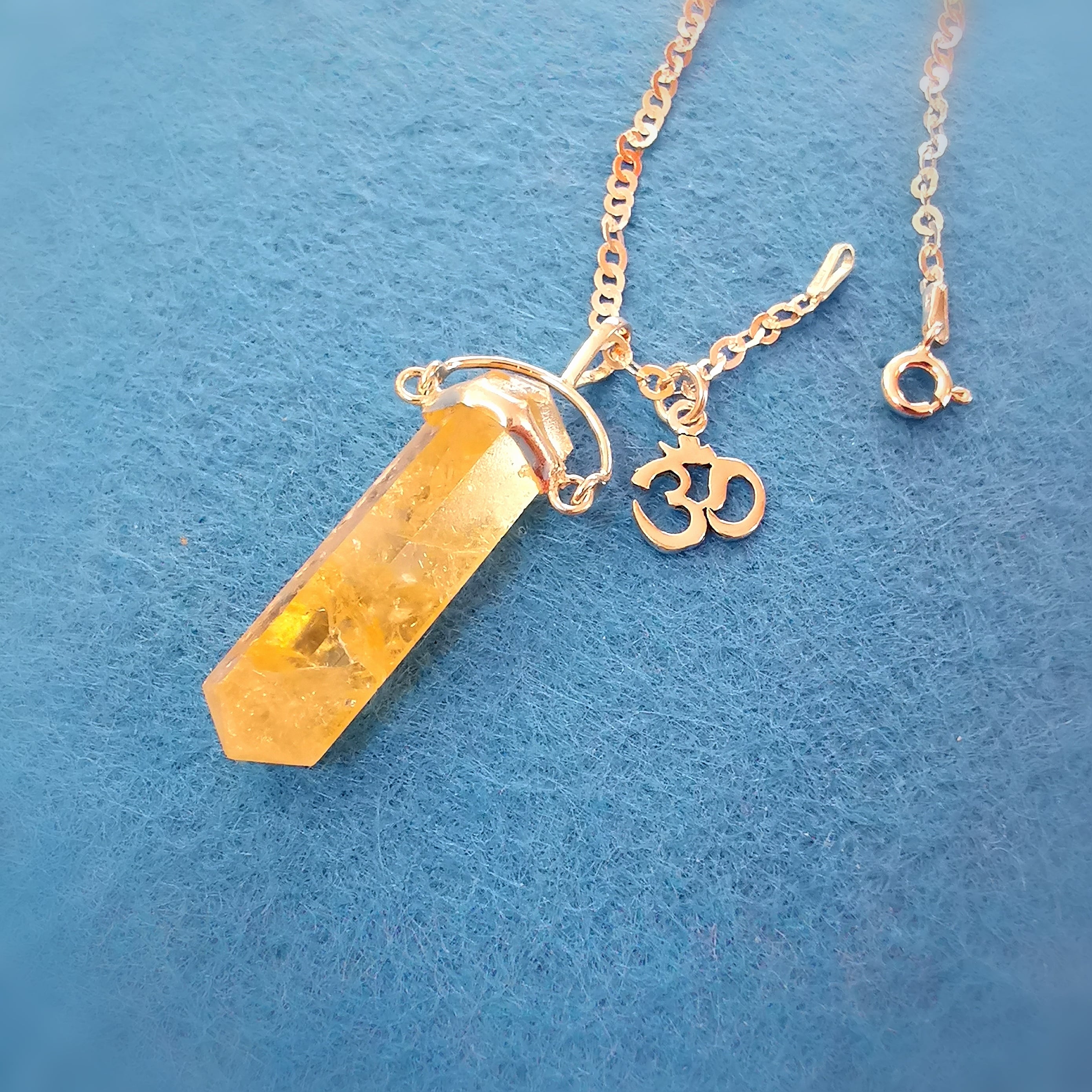Citrin Spitze & OM Symbol – Edelstein Heilstein Kette • Lebensmut & Freude