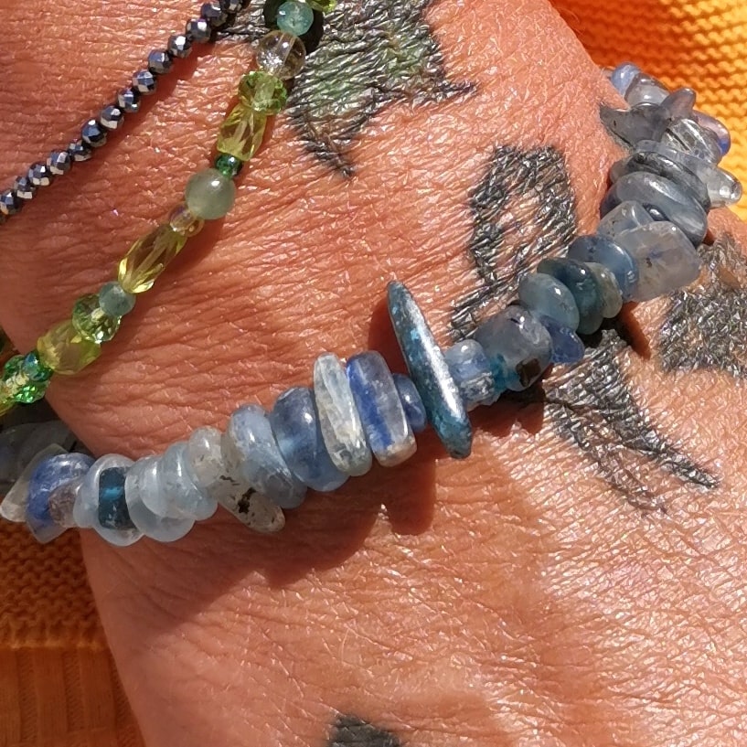 Kyanit Disthen Edelstein Armband Freiform – Entschlossenheit & Gelassenheit