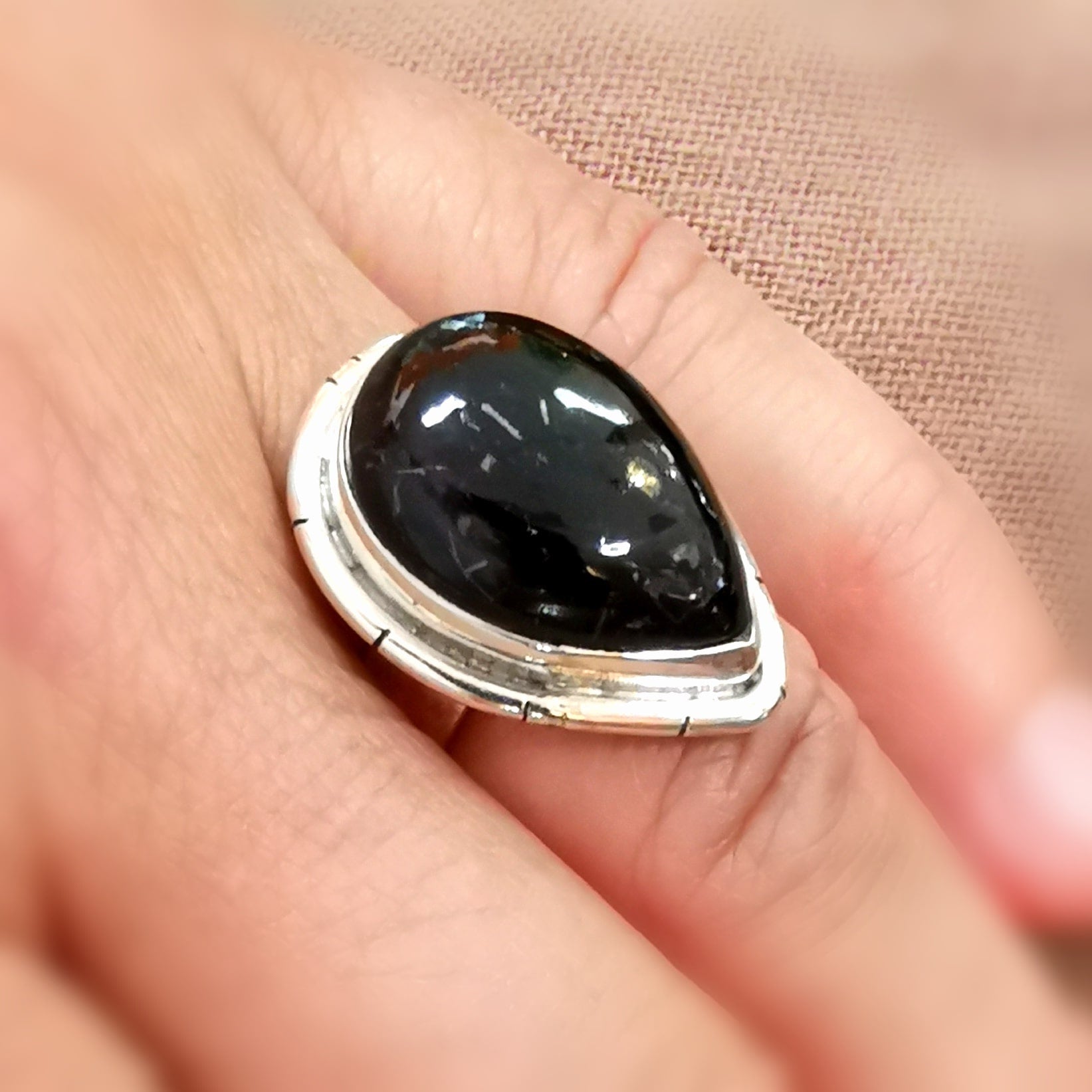 Turmalin Edelstein Ring Tropfenform – geweiht für Schutz & Aurakraft