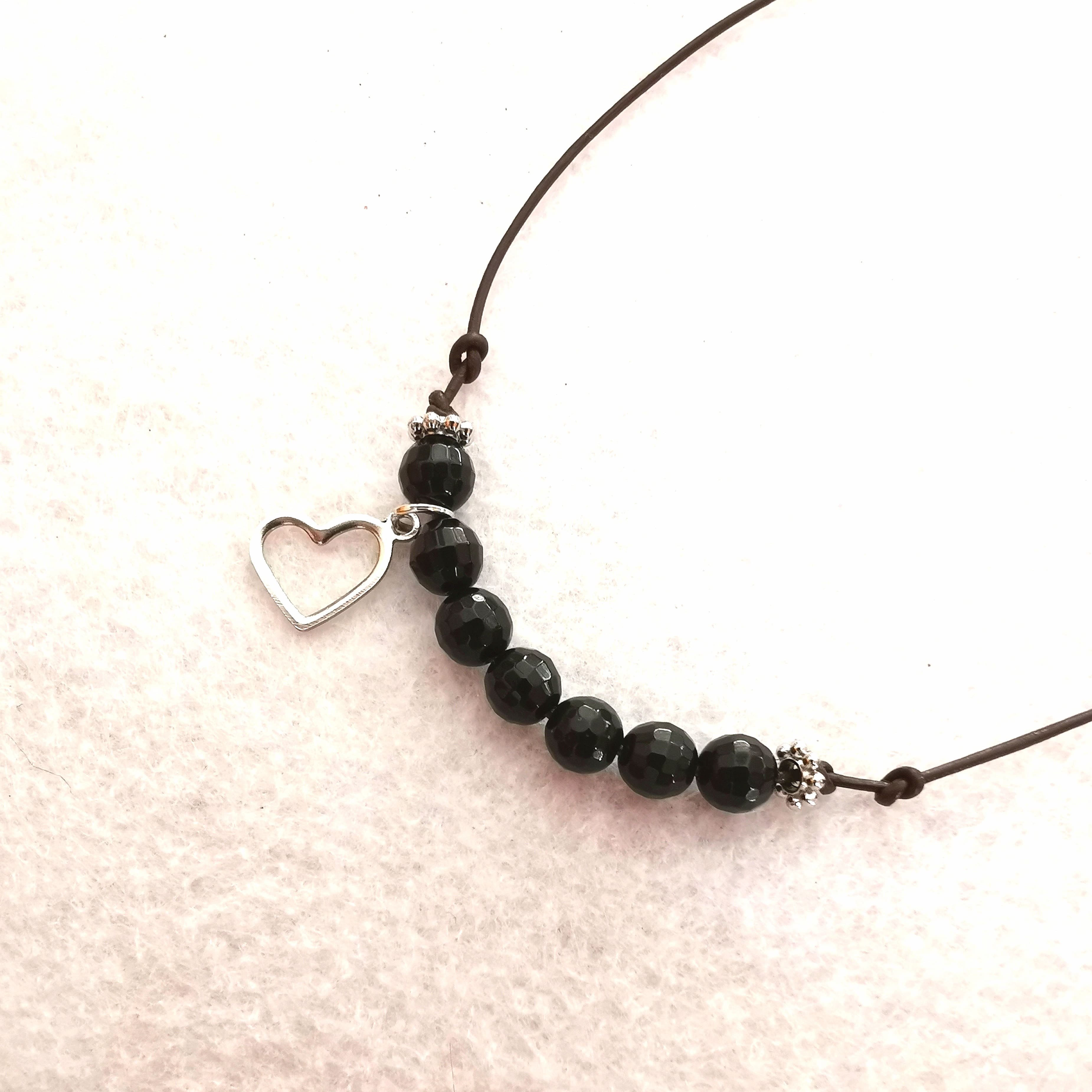 đ€ Onyx FuĂkettchen â braunes Leder, Herz & Boho Spirit â geweiht fĂŒr Erdung, Schutz & HerzensstĂ€rke