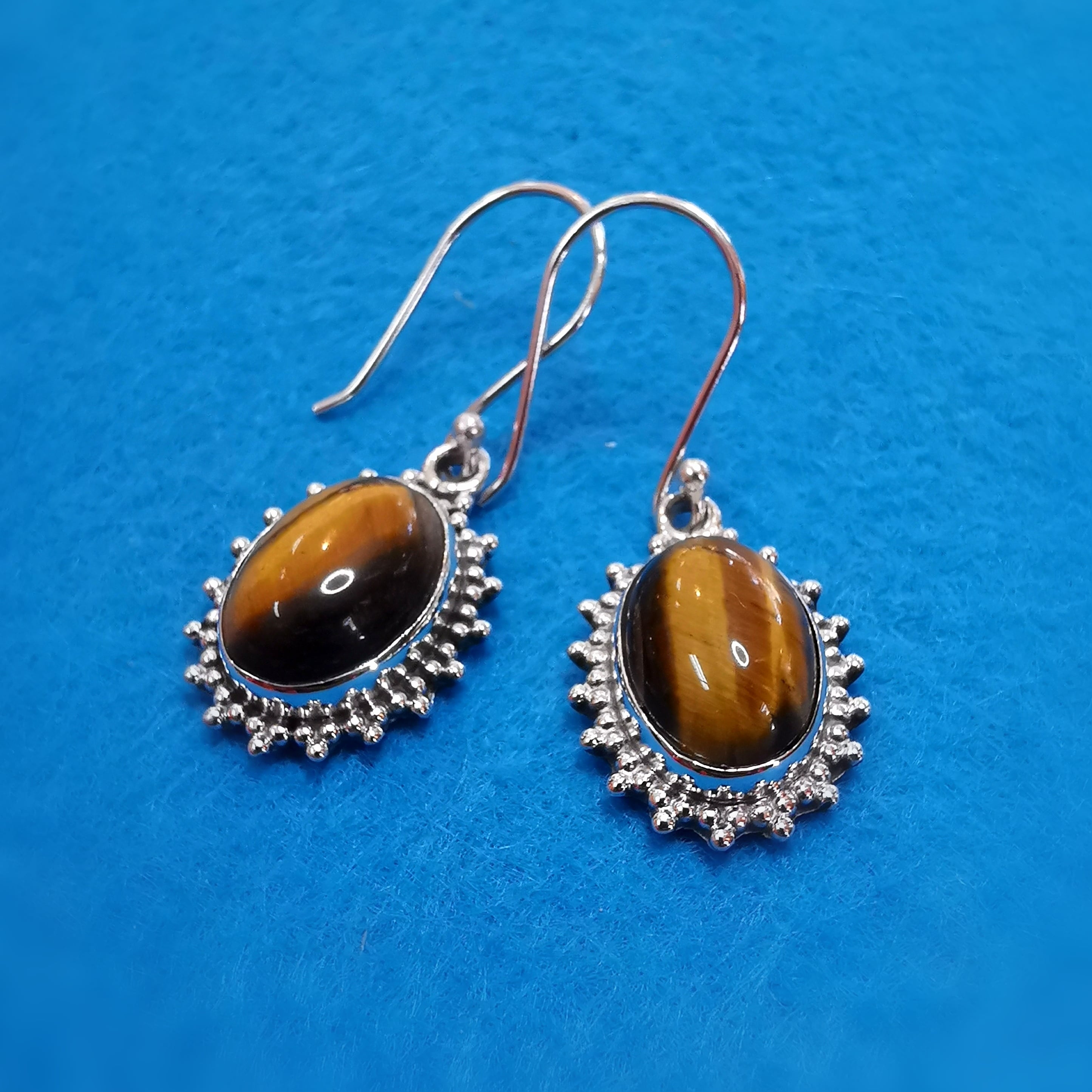 Tigerauge Edelstein Ohrringe Bali Style oval – geweiht für Mut, Stabilität & innere Klarheit