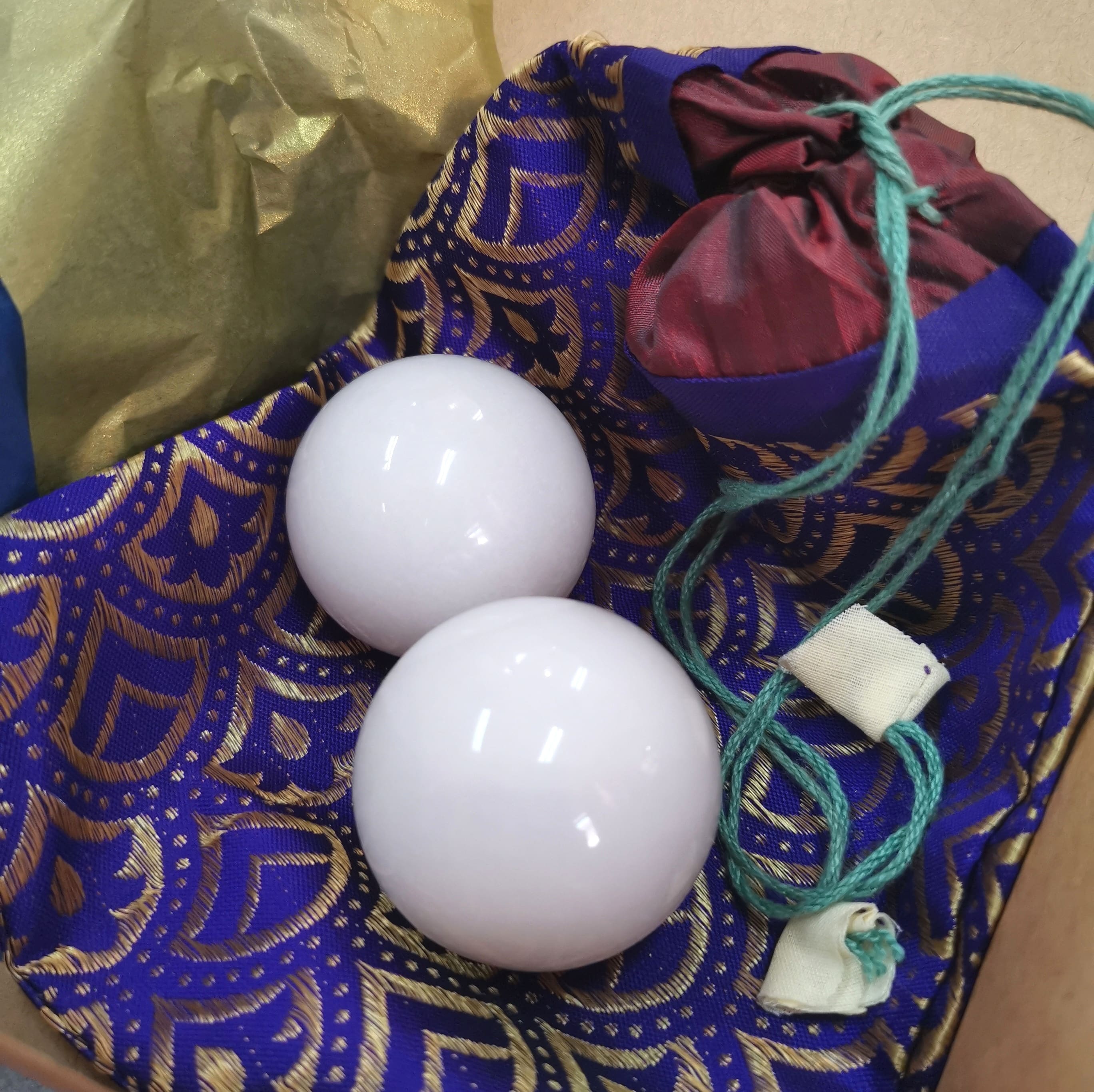 Snow Quartz Gemstone Spheres – Light, Clarity & Energetic Cleansing
