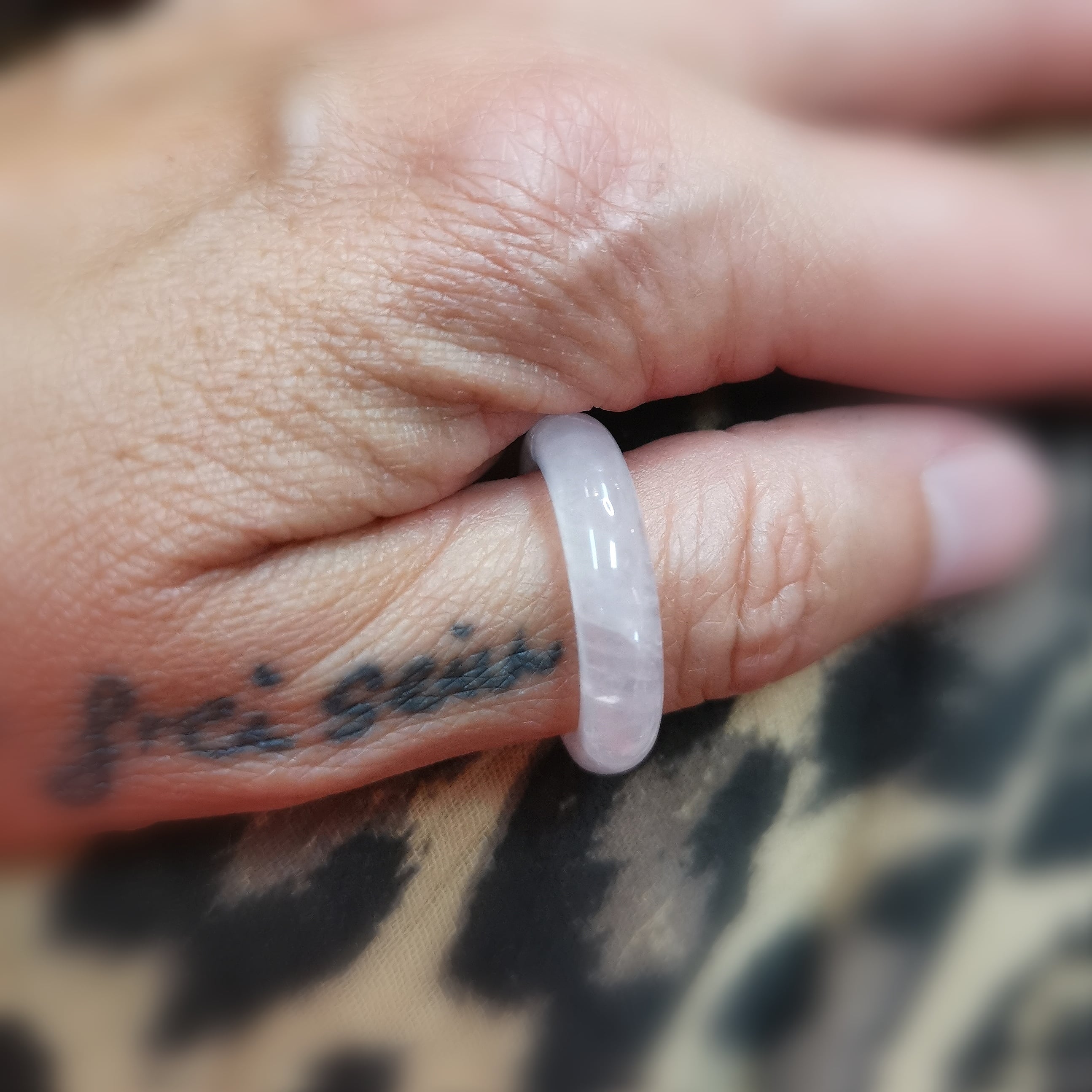 💗 Rose quartz gemstone healing stone ring – consecrated for love & contentment