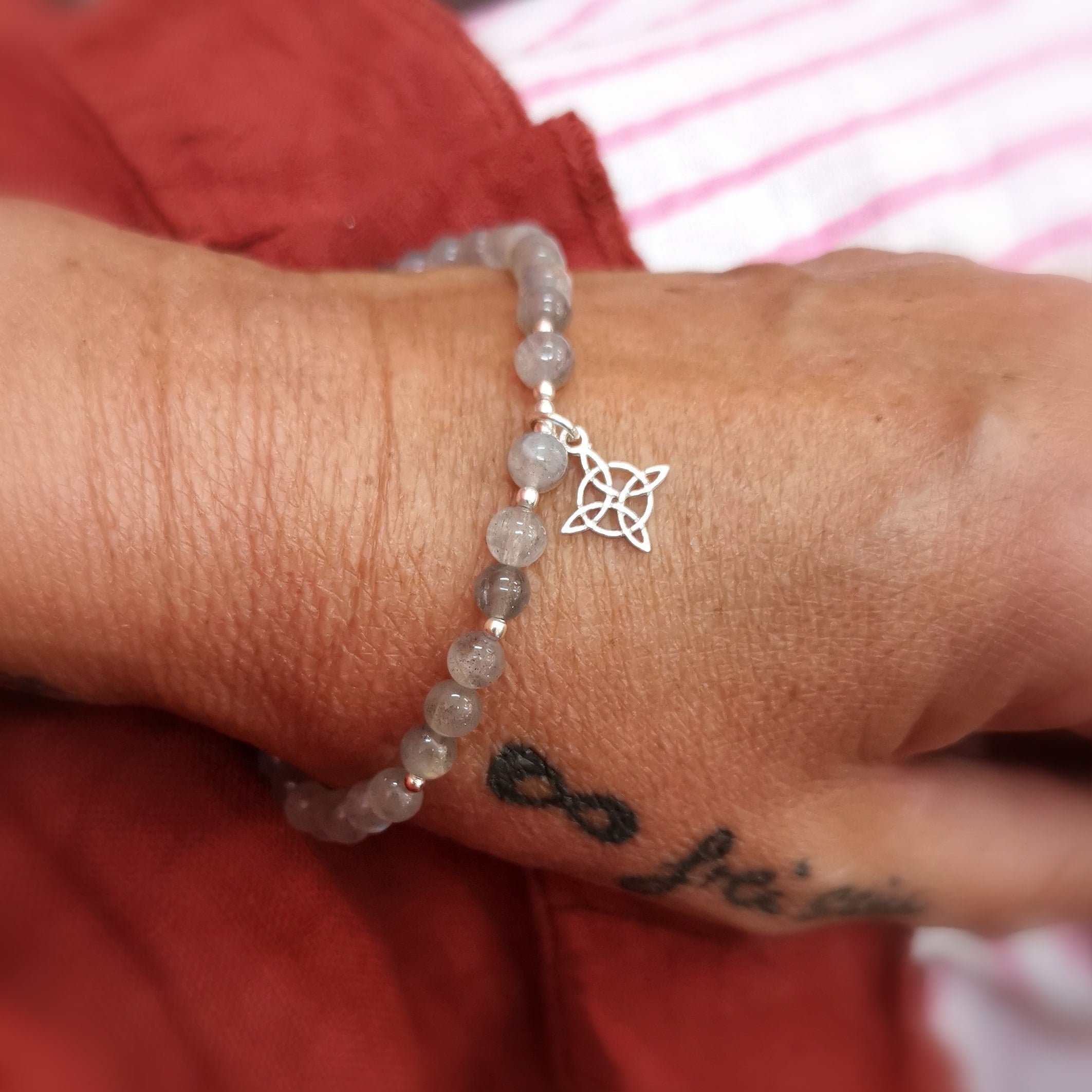 🪄 Hexenknoten Labradorit Karma Edelstein Kraft Armband – geweiht für Schutz, Intuition & weibliche Kraft