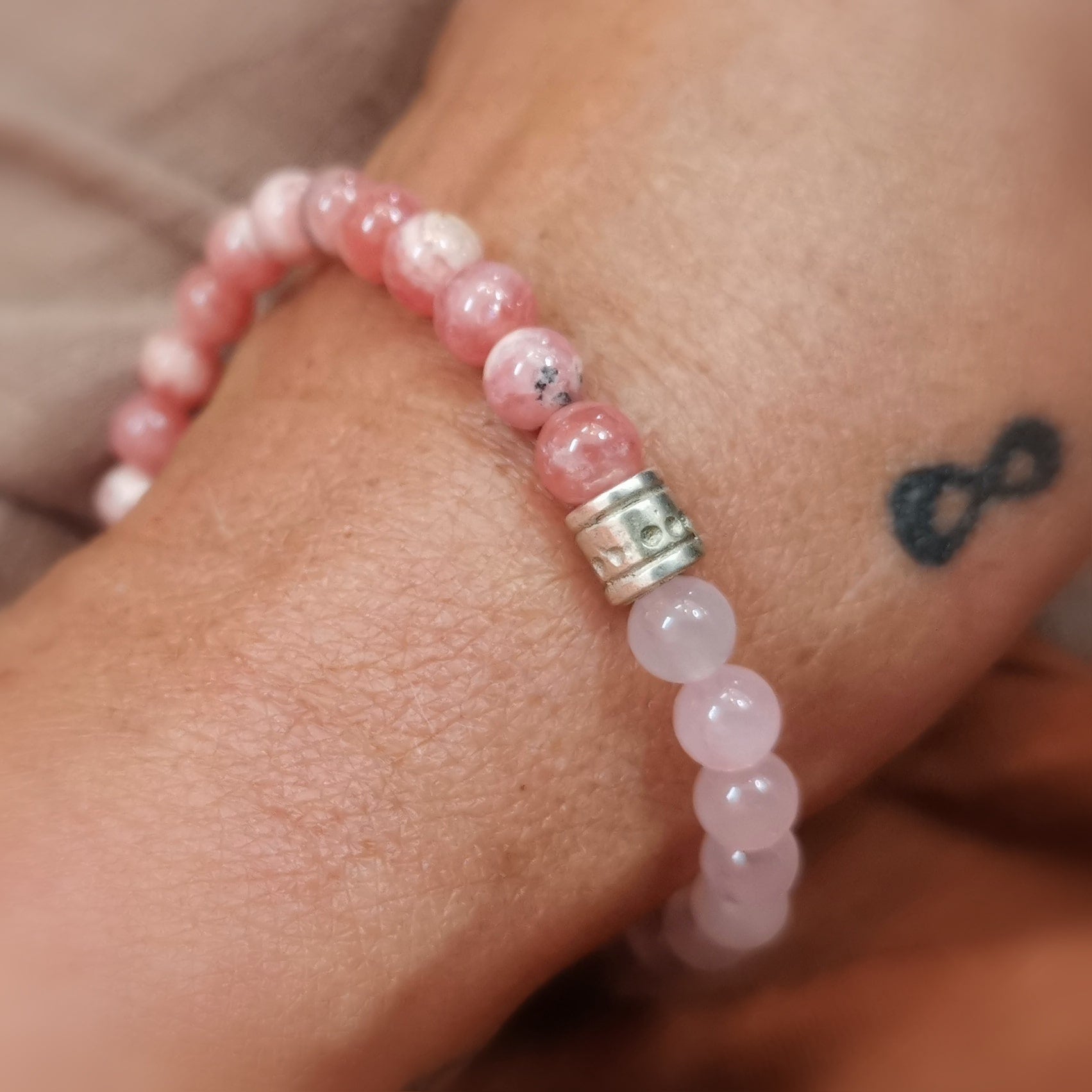💗 Rhodochrosit & Rosenquarz Karma Armband – geweiht für Fröhlichkeit, Herzöffnung & neuen Lebensmut