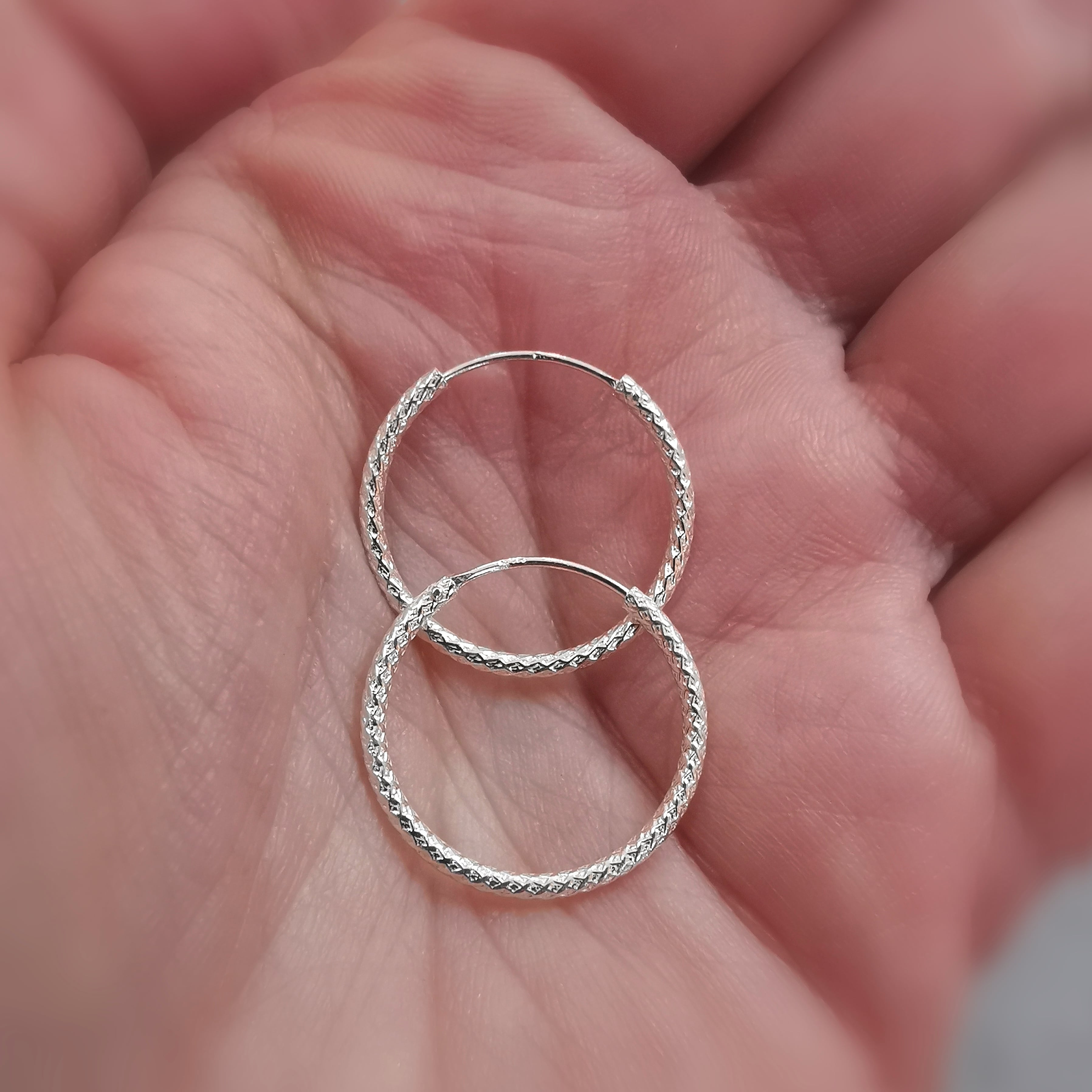 Creolen Ohrringe Sterlingsilber Hoops gemustert – Lust auf Sommer & Leichtigkeit