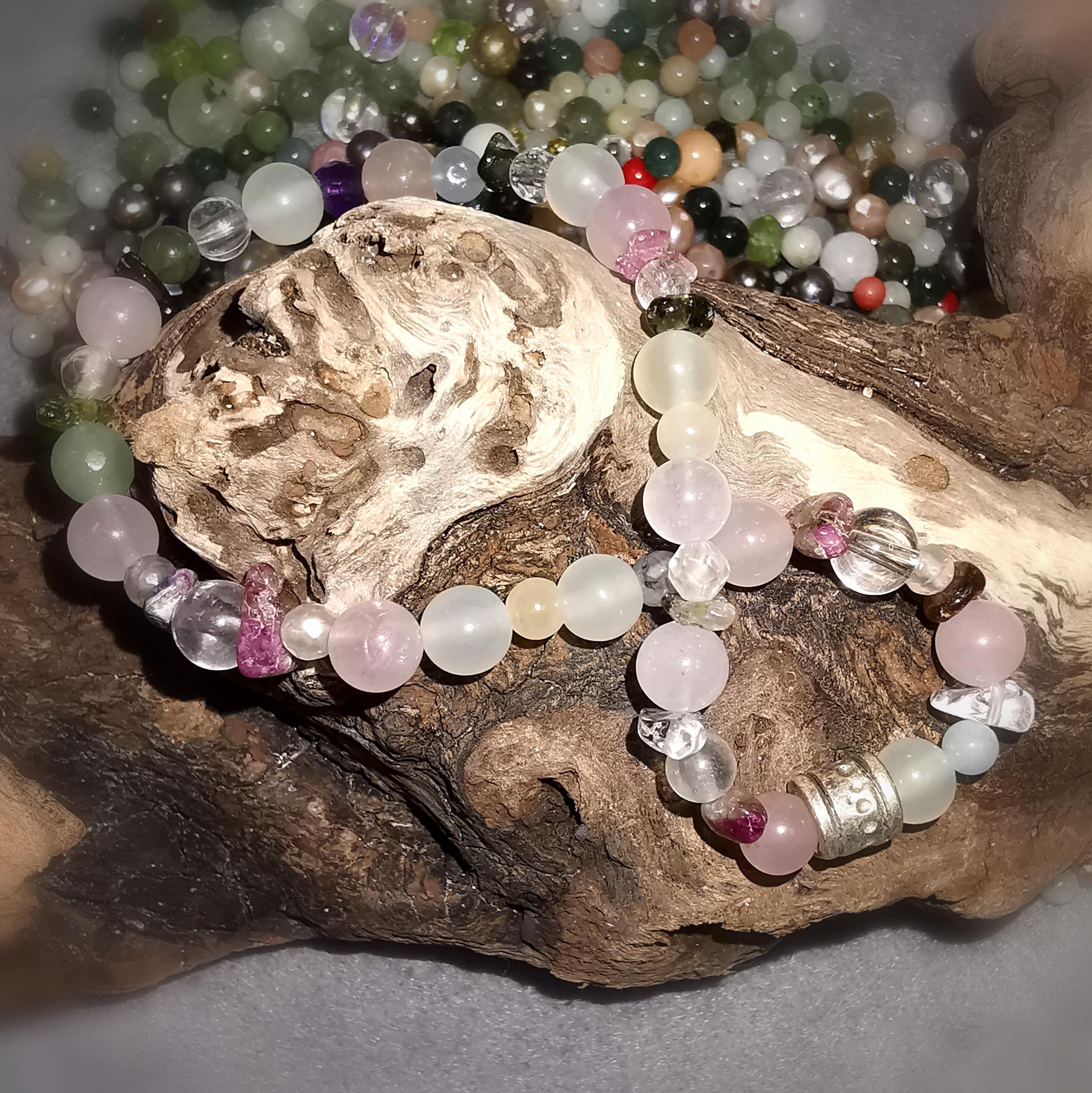 🌸 „1000 Kostbarkeiten“ Edelstein Karma Armband – geweiht für Lebensfreude, Leichtigkeit & inneres Strahlen