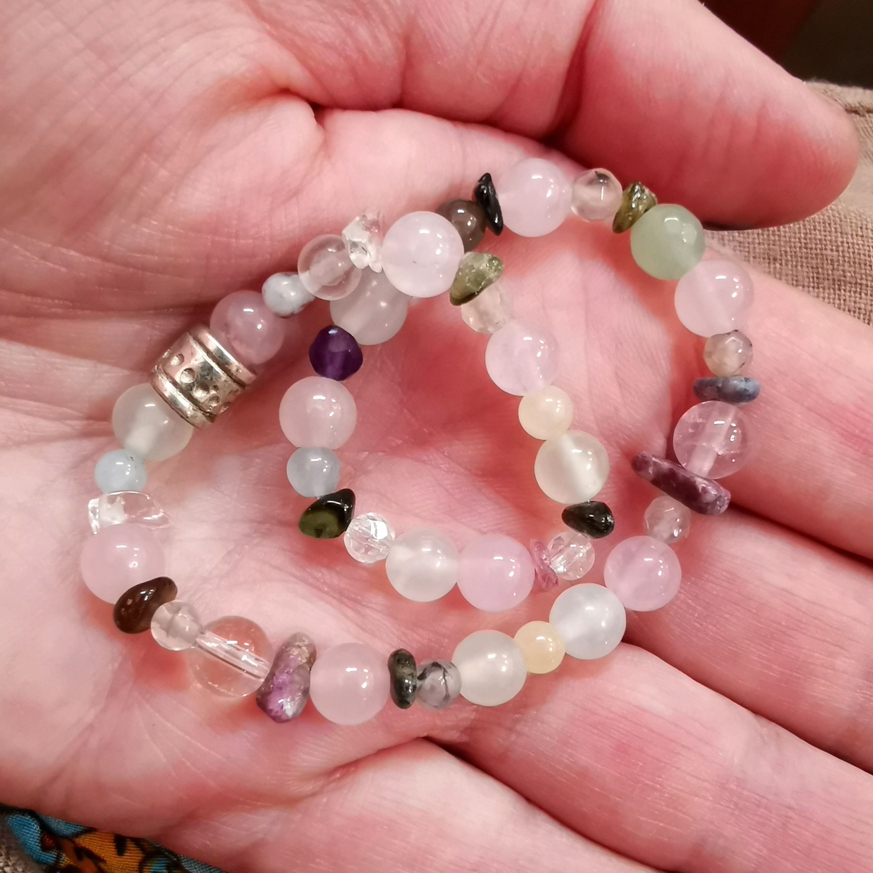 🌸 „1000 Kostbarkeiten“ Edelstein Karma Armband – geweiht für Lebensfreude, Leichtigkeit & inneres Strahlen