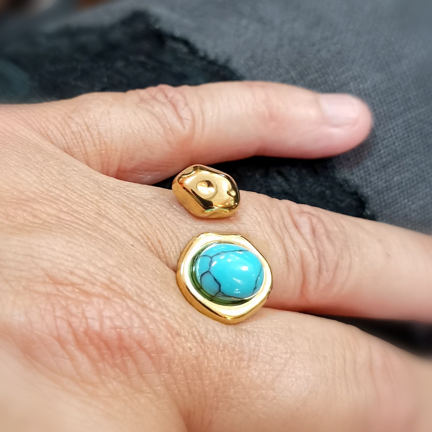 Howlith Türkis Boho Ring – goldfarben & geweiht für Ausdruck, Harmonie & Hippieliebe