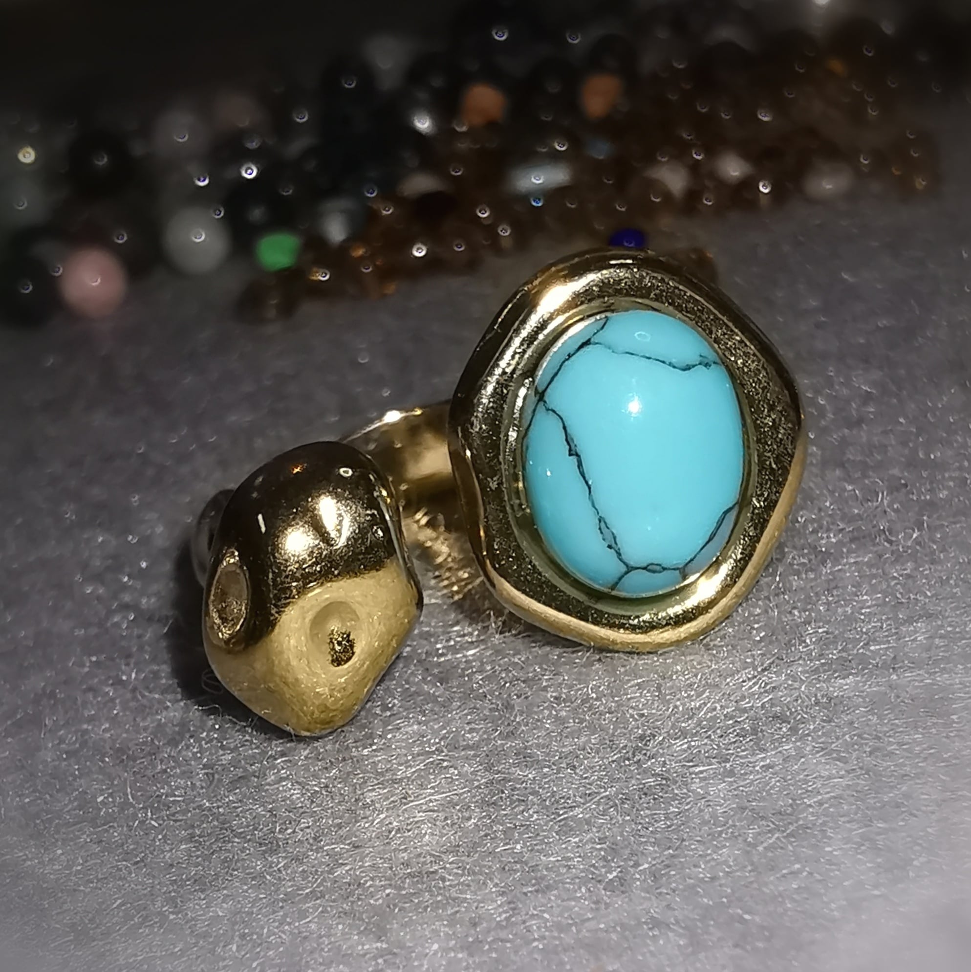 Howlith Türkis Boho Ring – goldfarben & geweiht für Ausdruck, Harmonie & Hippieliebe