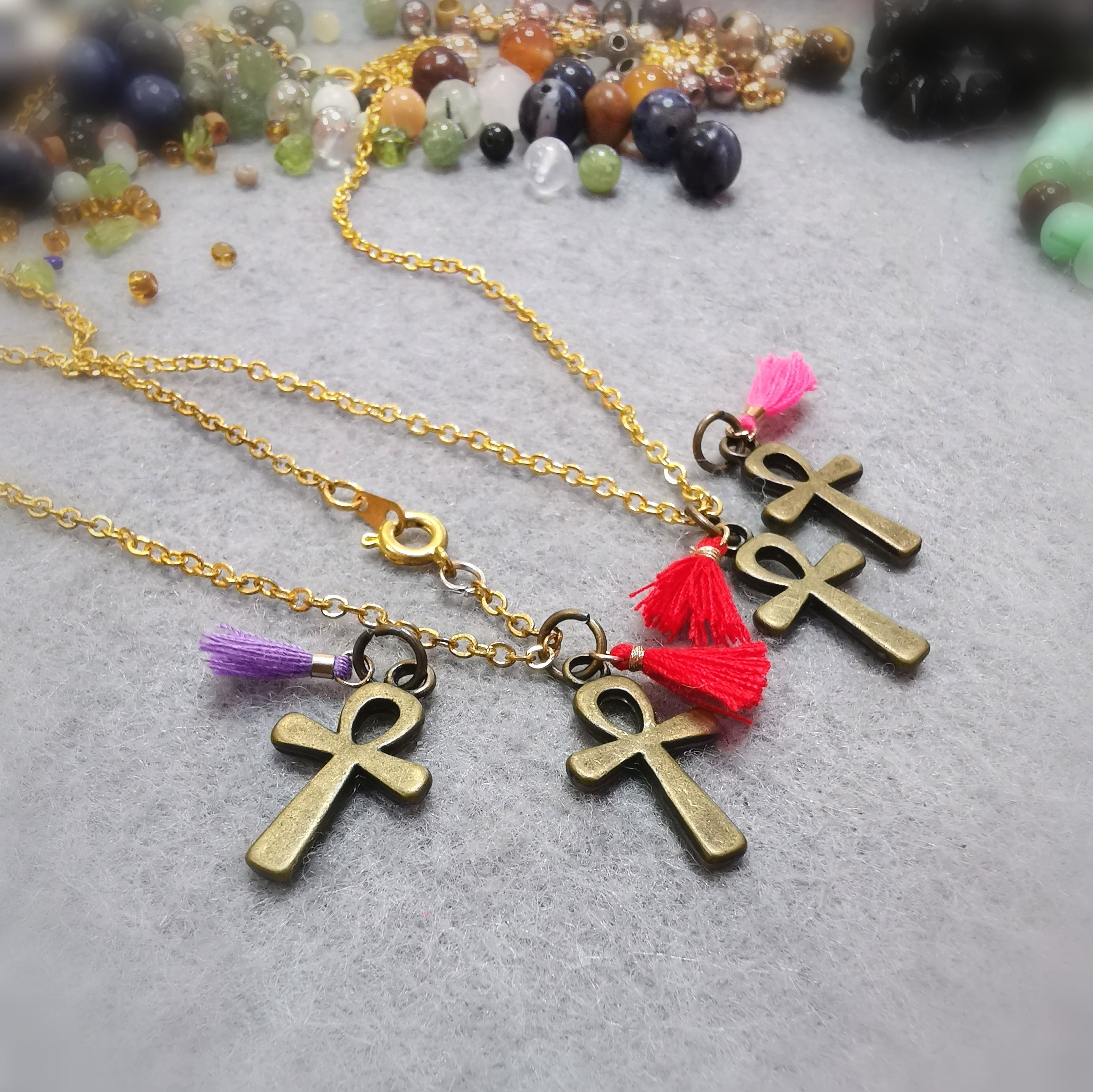 ✝️ Collar hippie con cruz Ankh color dorado y rojo: consagrado para la armonía, la protección y la vida eterna