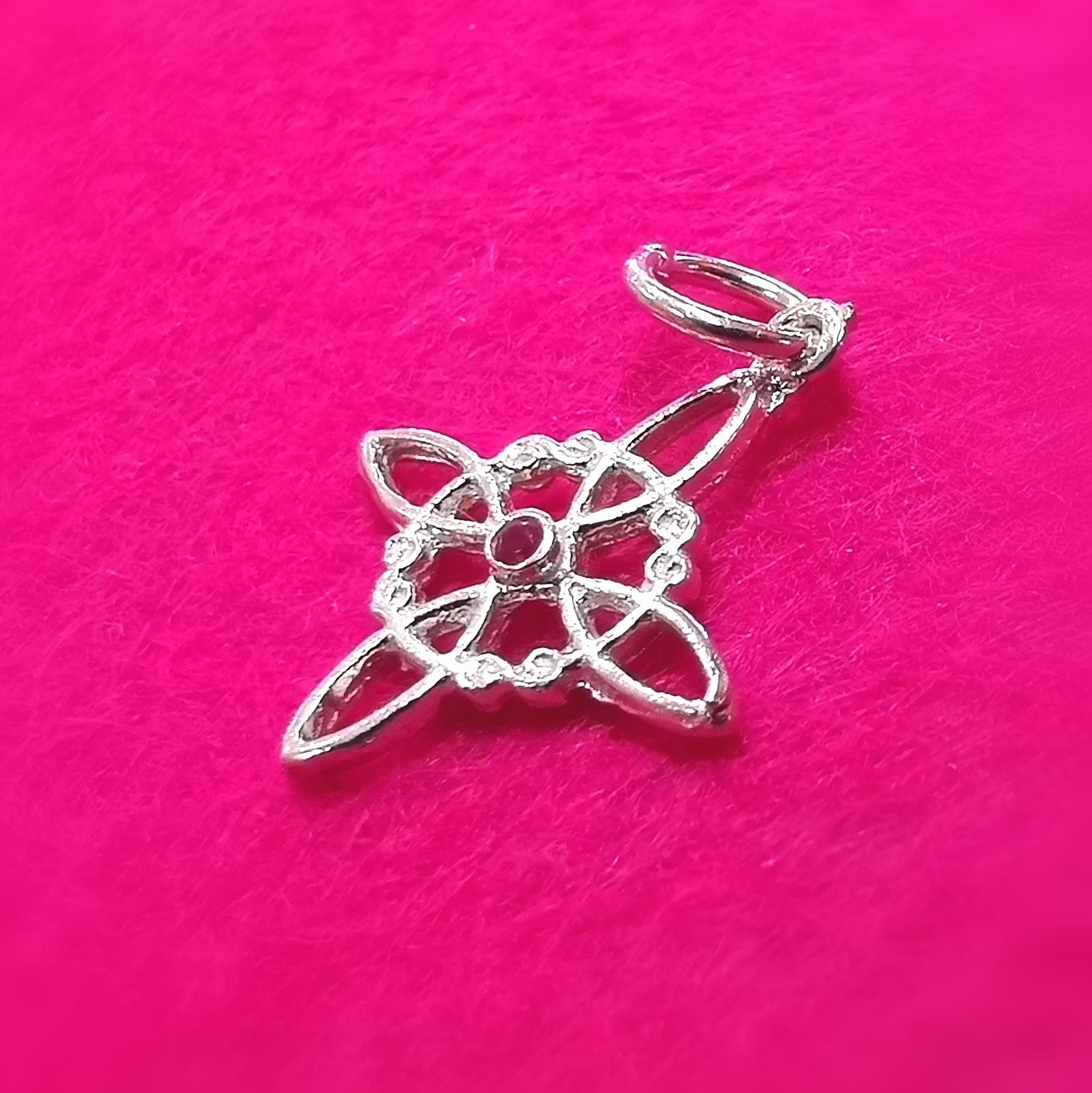 🪄 filigraner Hexenknoten Zirkon Anhänger Sterlingsilber – Schutz, Weiblichkeit & altes Wissen