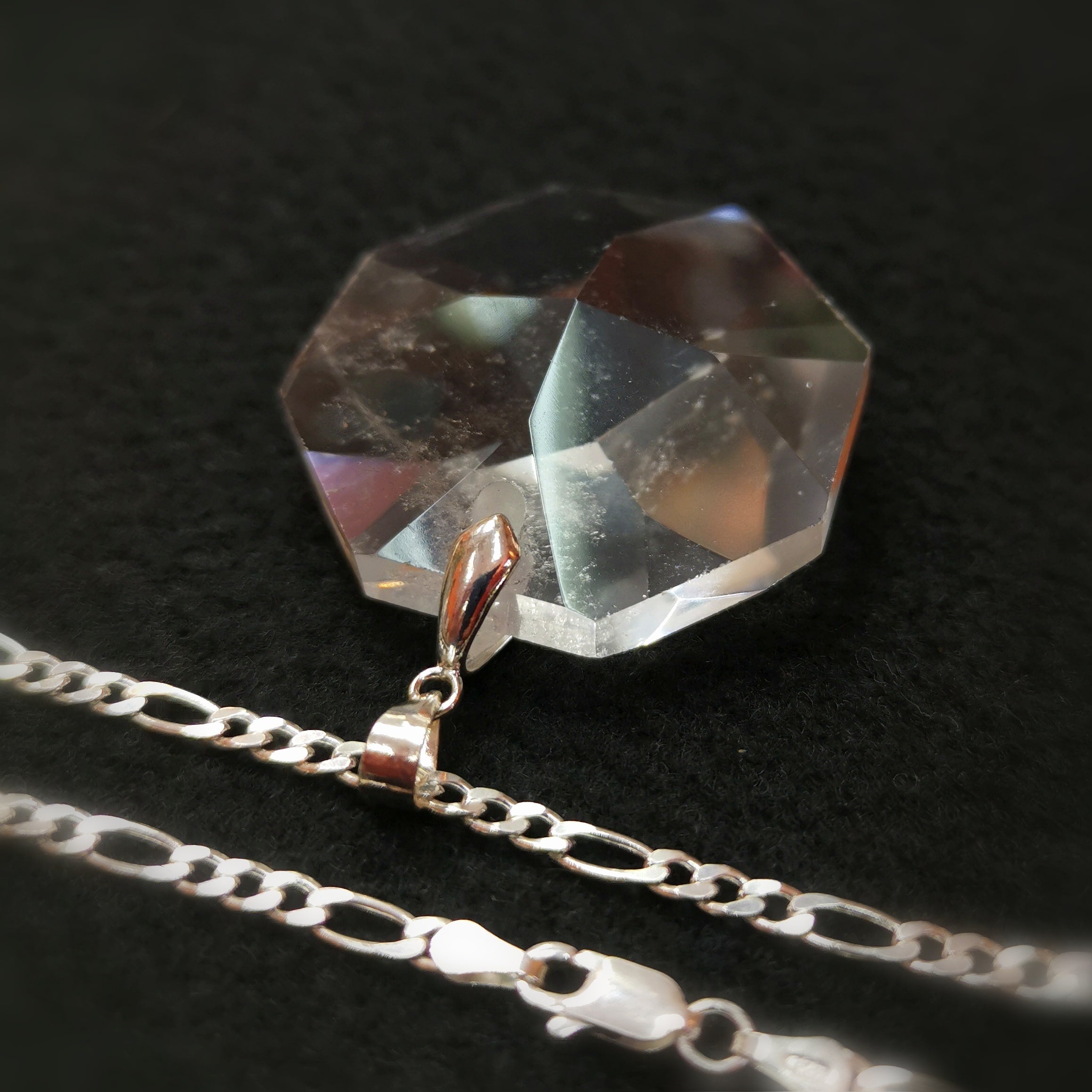 Feenstein Bergkristall Edelstein Karma Kette – geweiht für Klarheit, Harmonie & Lichtenergie