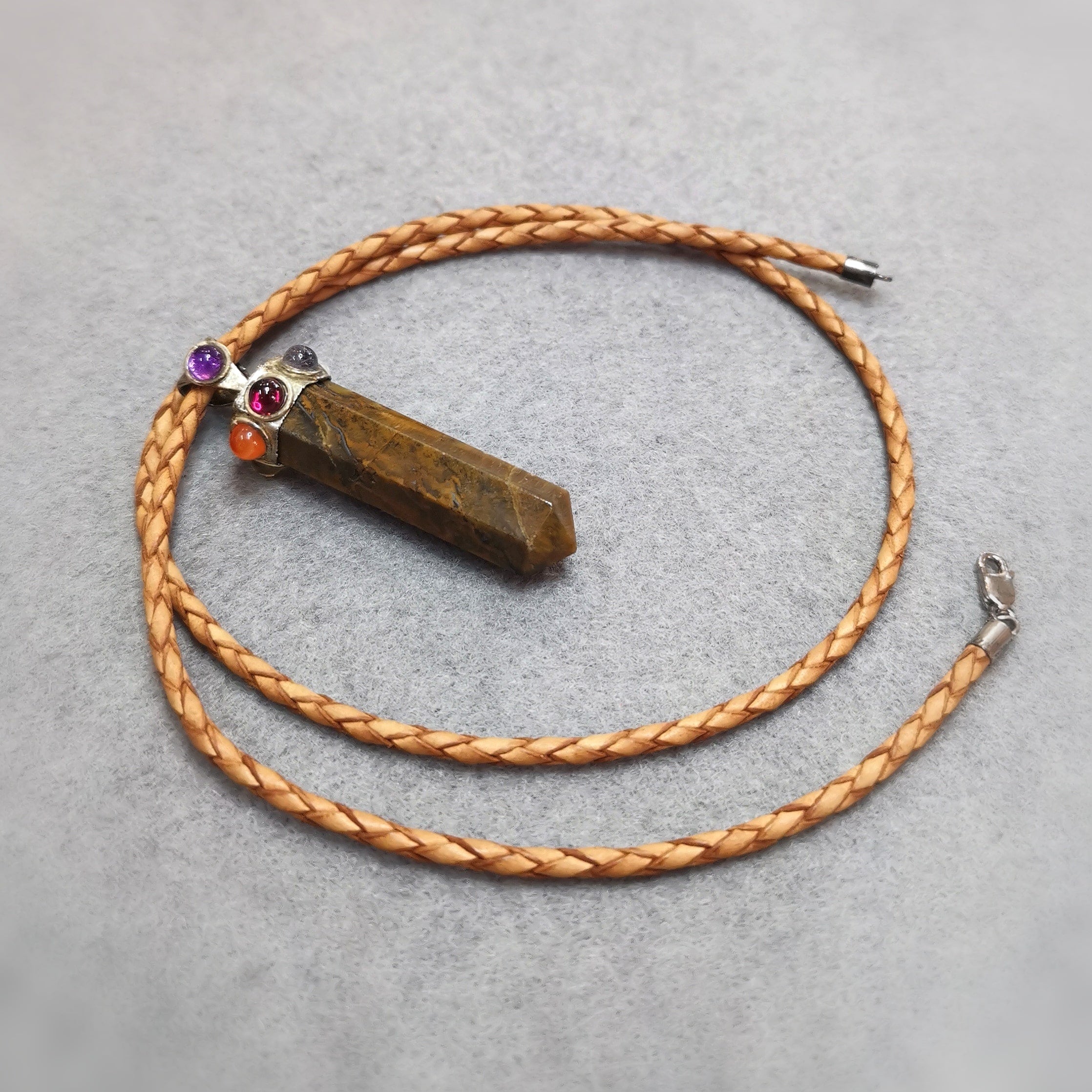 Tigerauge 7 Chakras Leder Edelstein Kette – geweiht für innere Stärke & Harmonie