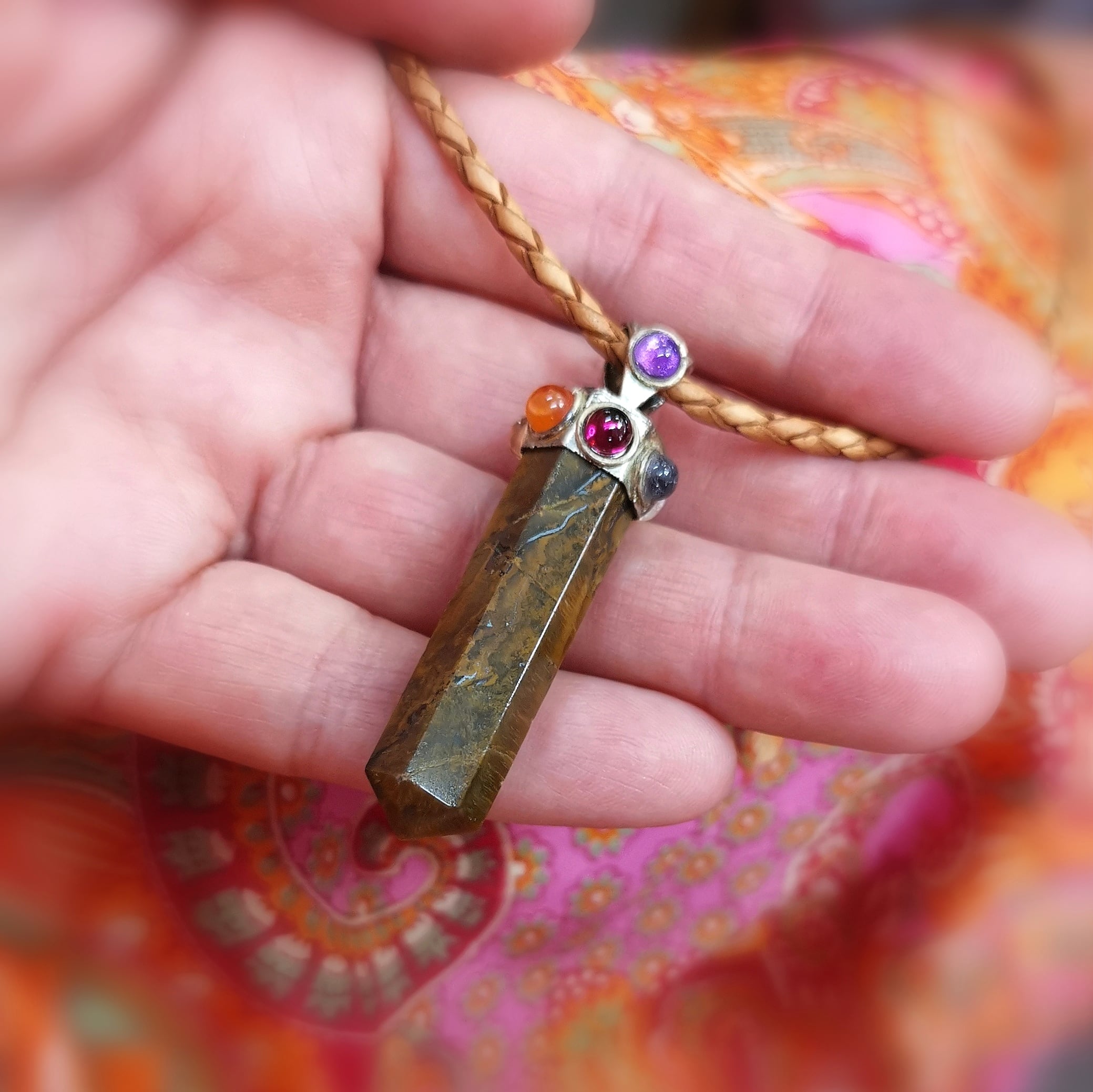 Tigerauge 7 Chakras Leder Edelstein Kette – geweiht für innere Stärke & Harmonie