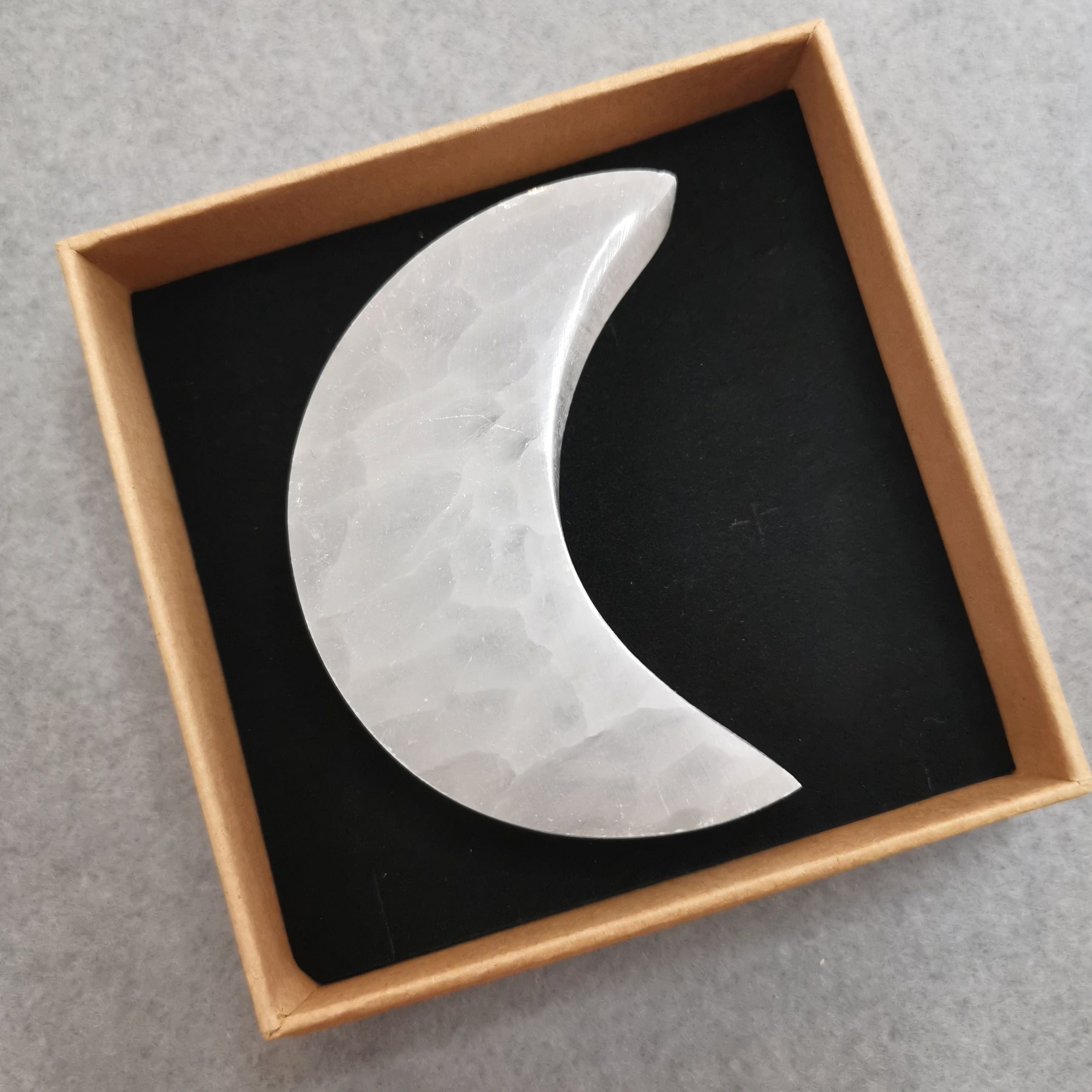 Selenit Neumond Mond Sichel, Edelstein XL Meditation – Edelstein Handschmeichler für Klarheit, Vitalität & Lebensfreude