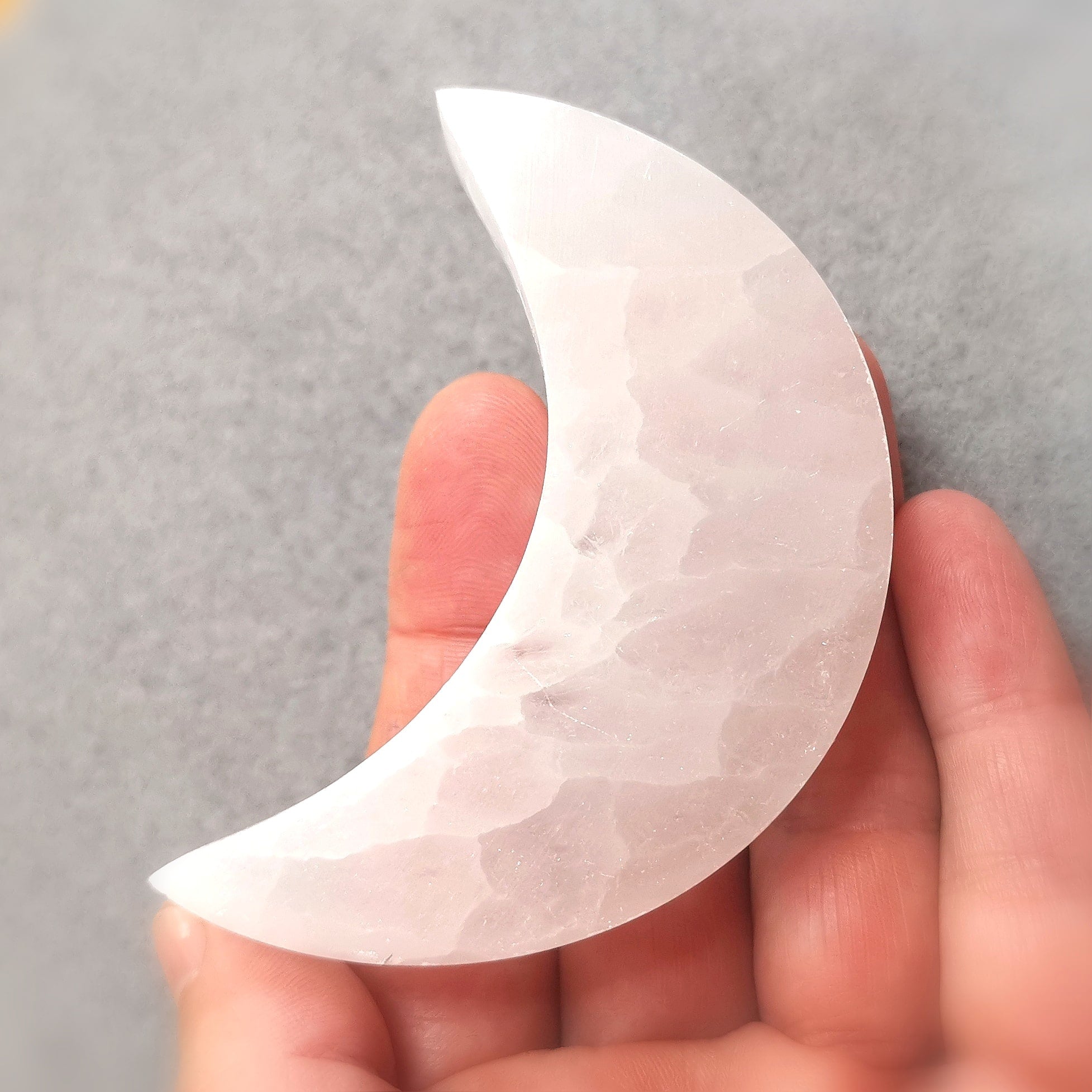 Selenit Neumond Mond Sichel, Edelstein XL Meditation – Edelstein Handschmeichler für Klarheit, Vitalität & Lebensfreude