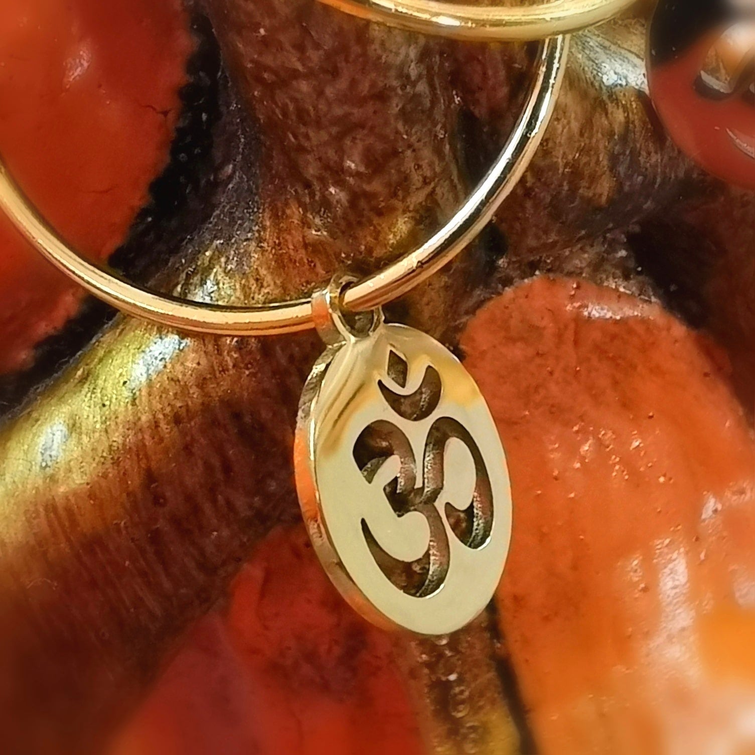 🕉️ OM Hoops, Edelstahl Creolen goldfarben – innerer Frieden & spirituelle Harmonie