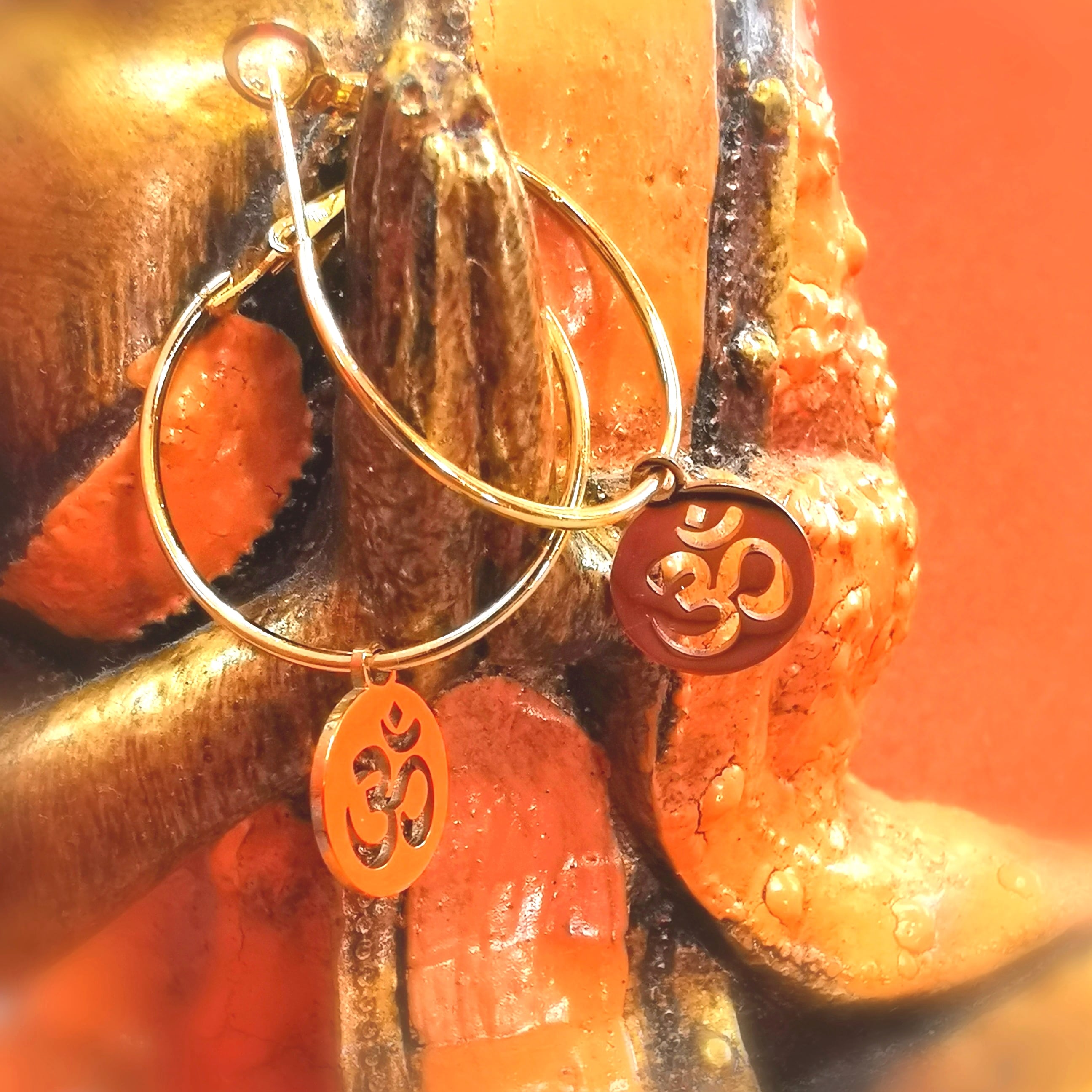 🕉️ OM Hoops, Edelstahl Creolen goldfarben – innerer Frieden & spirituelle Harmonie