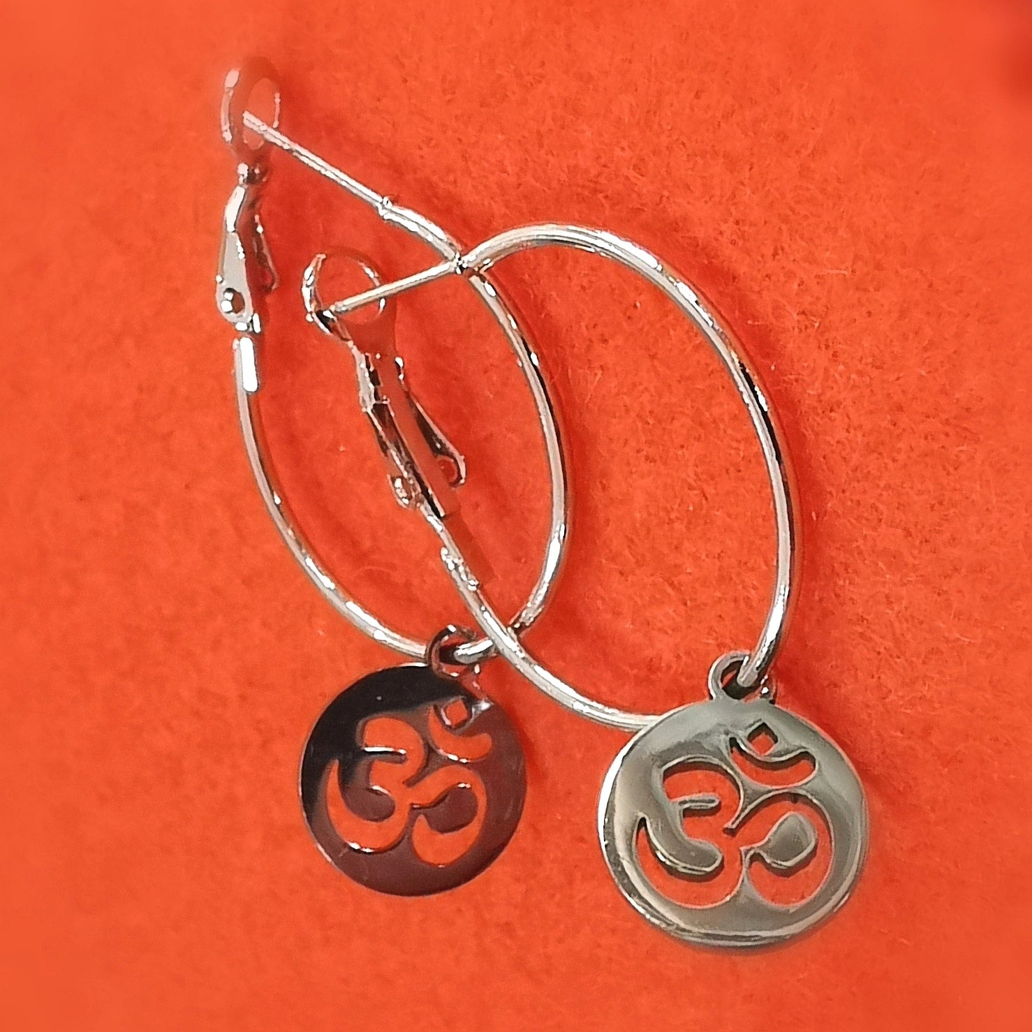 🕉️ OM Hoops, Edelstahl Creolen silberfarben – innerer Frieden & spirituelle Harmonie