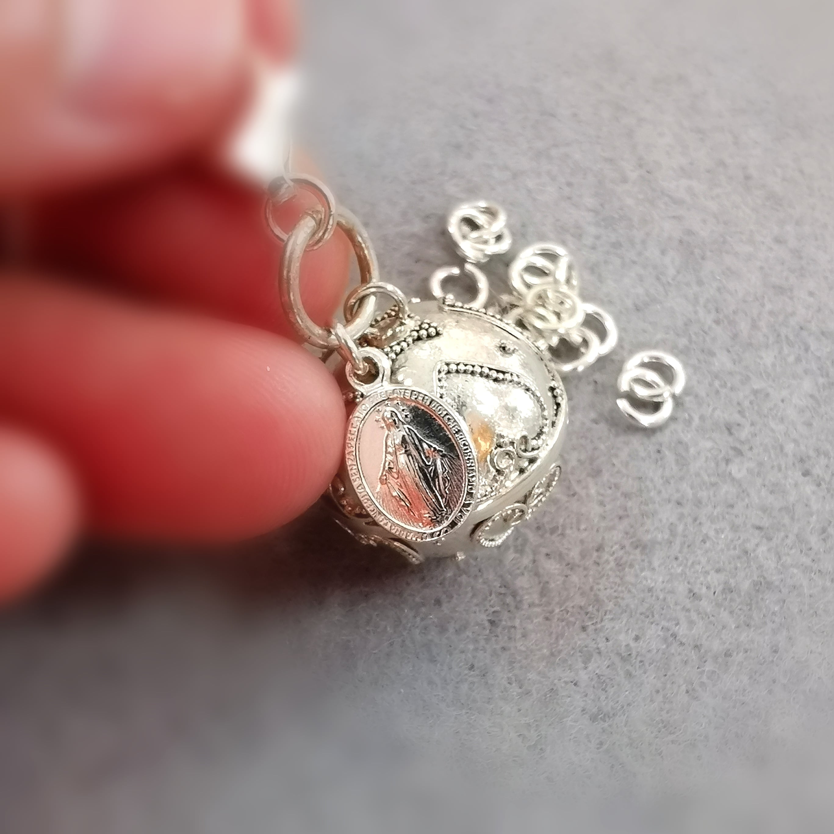 Maria Engelsrufer Charm Anhänger – geweiht für Trost, Schutz & Liebe
