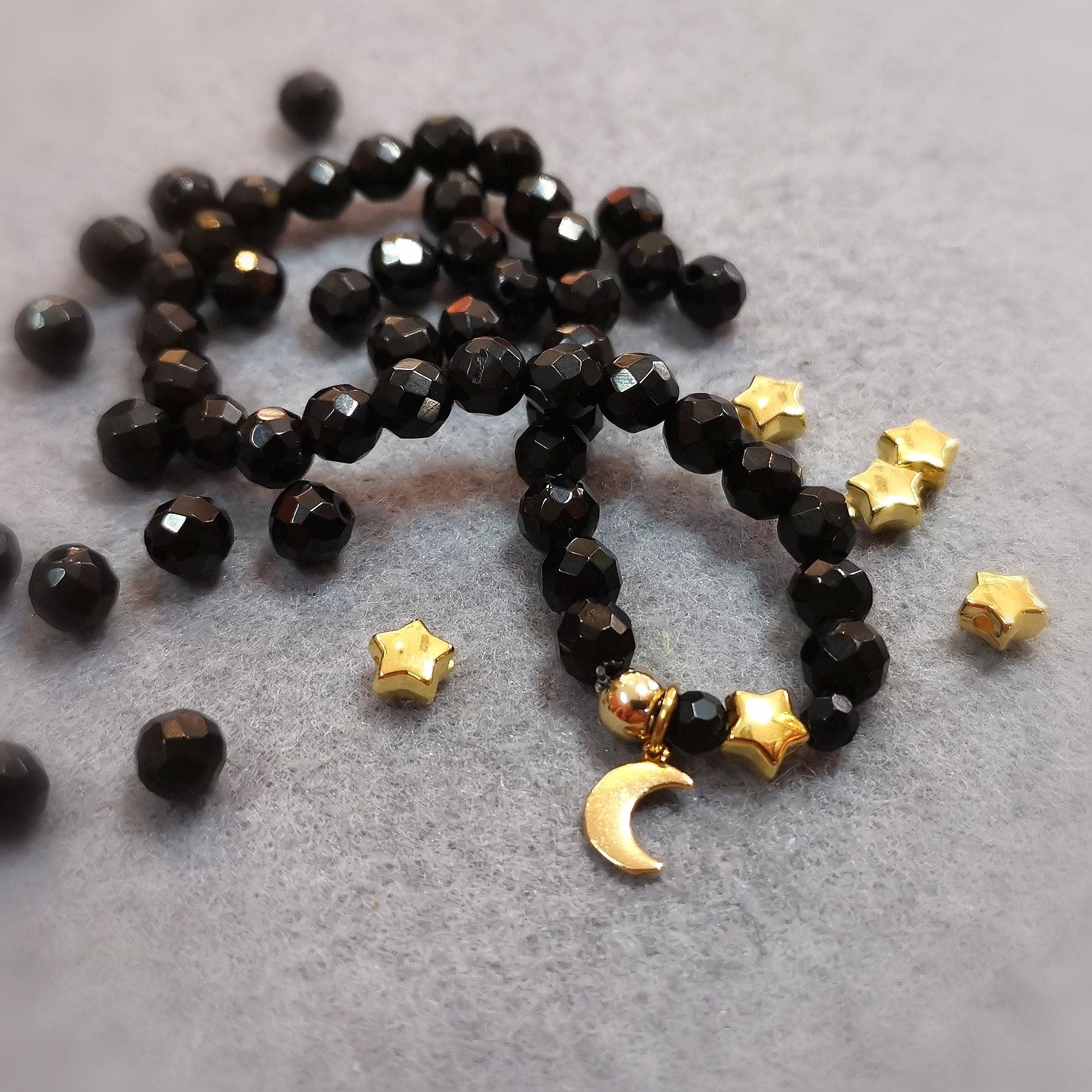 Neumond & Gagat Karma Edelstein Armband geweiht – Neubeginn, Schutz & Erdung