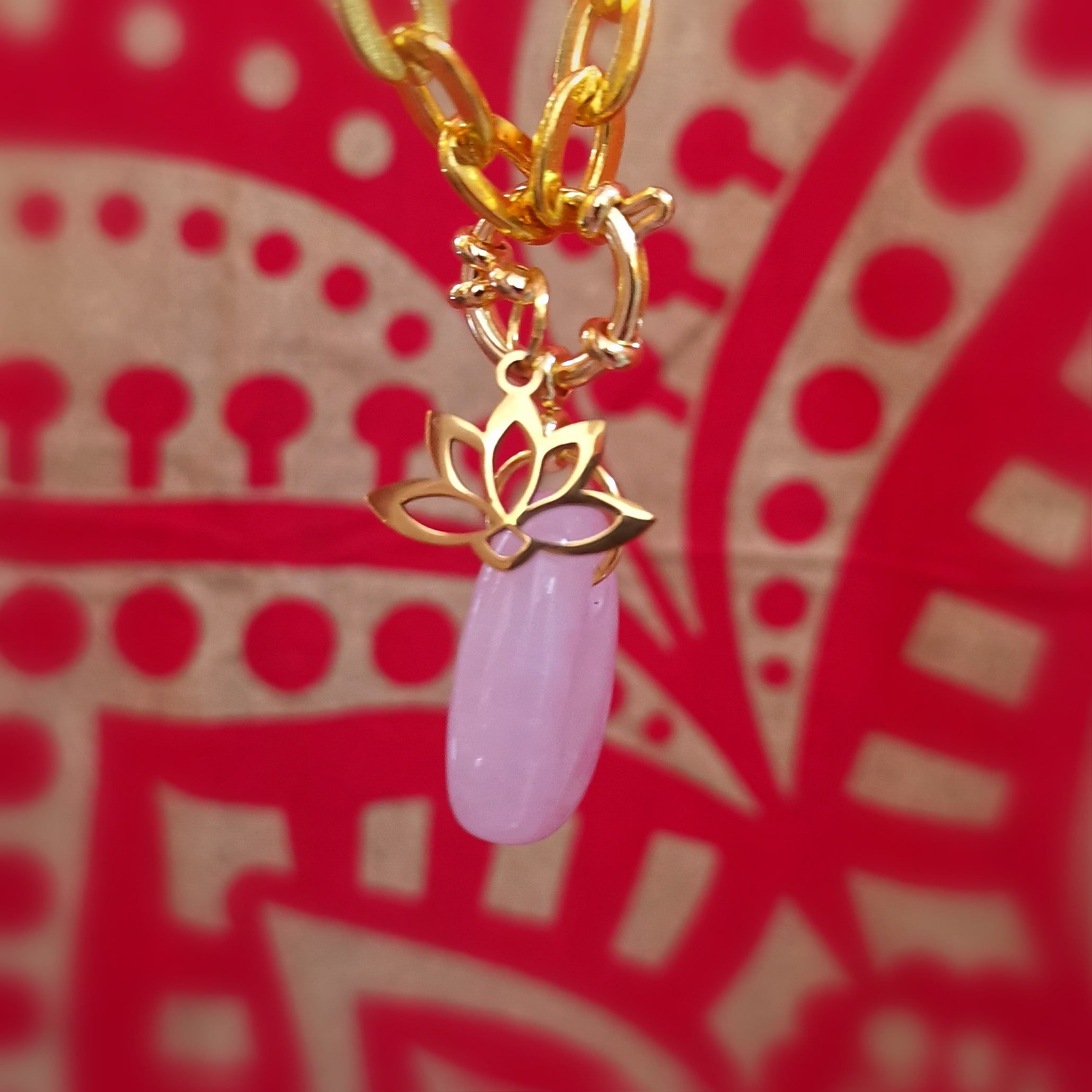 Rosenquarz Edelstein Lotus Kette – Edelstahl Boho, geweiht für Harmonie