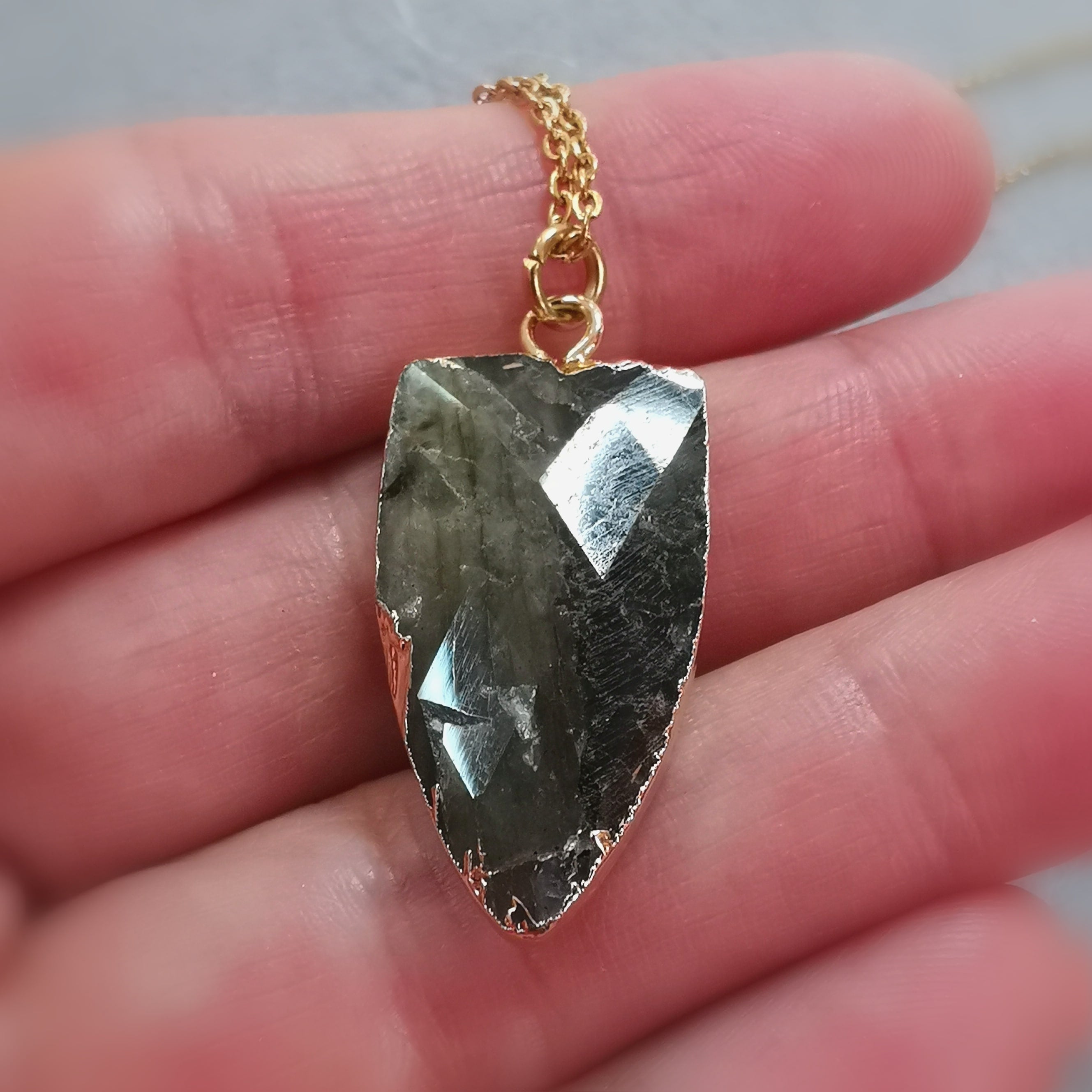 Labradorit Heilstein Edelstahl Karma Kette – geweiht für Transformation & Intuition