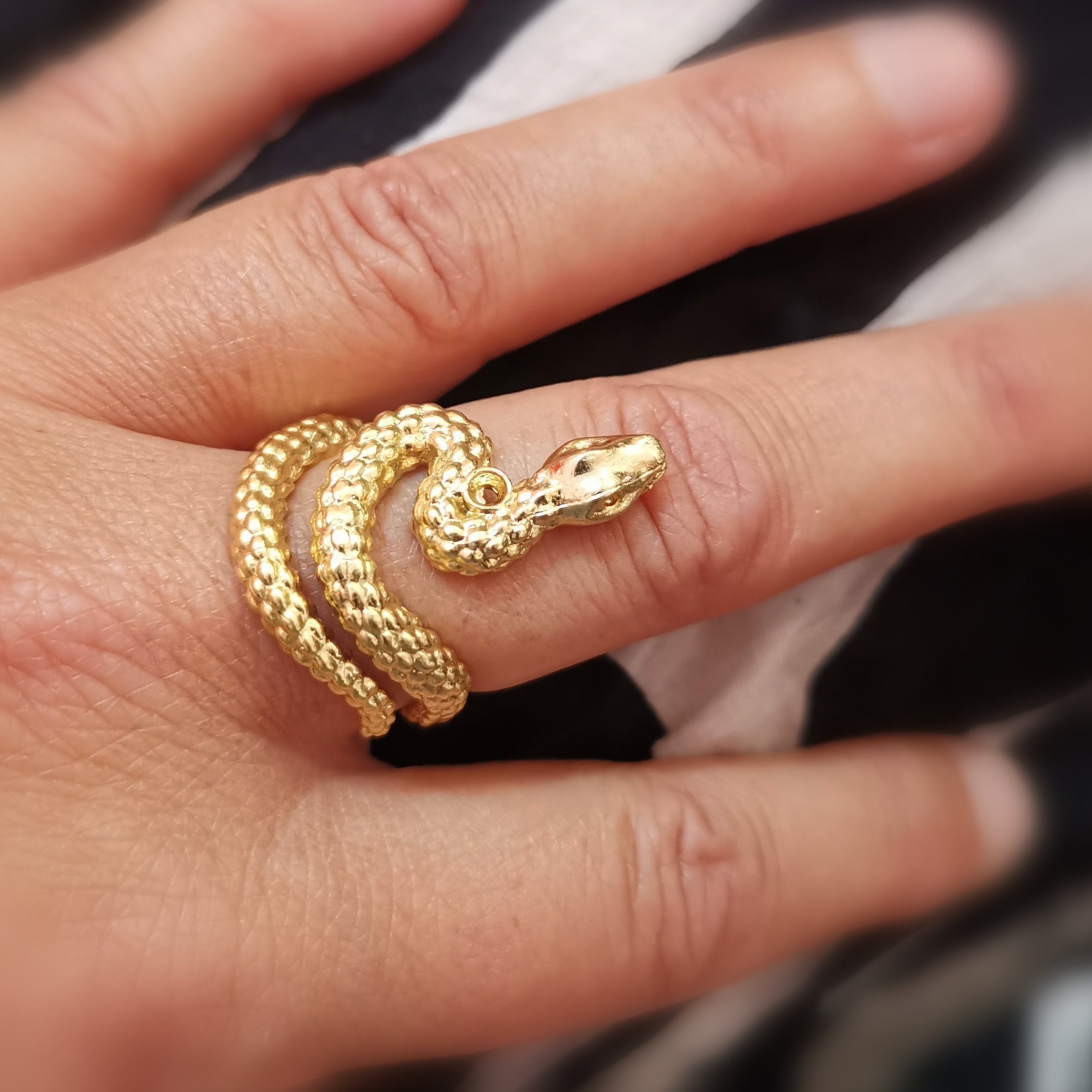 Anillo de serpiente cobra: anillo bohemio de latón dorado, fuerza y cambio.