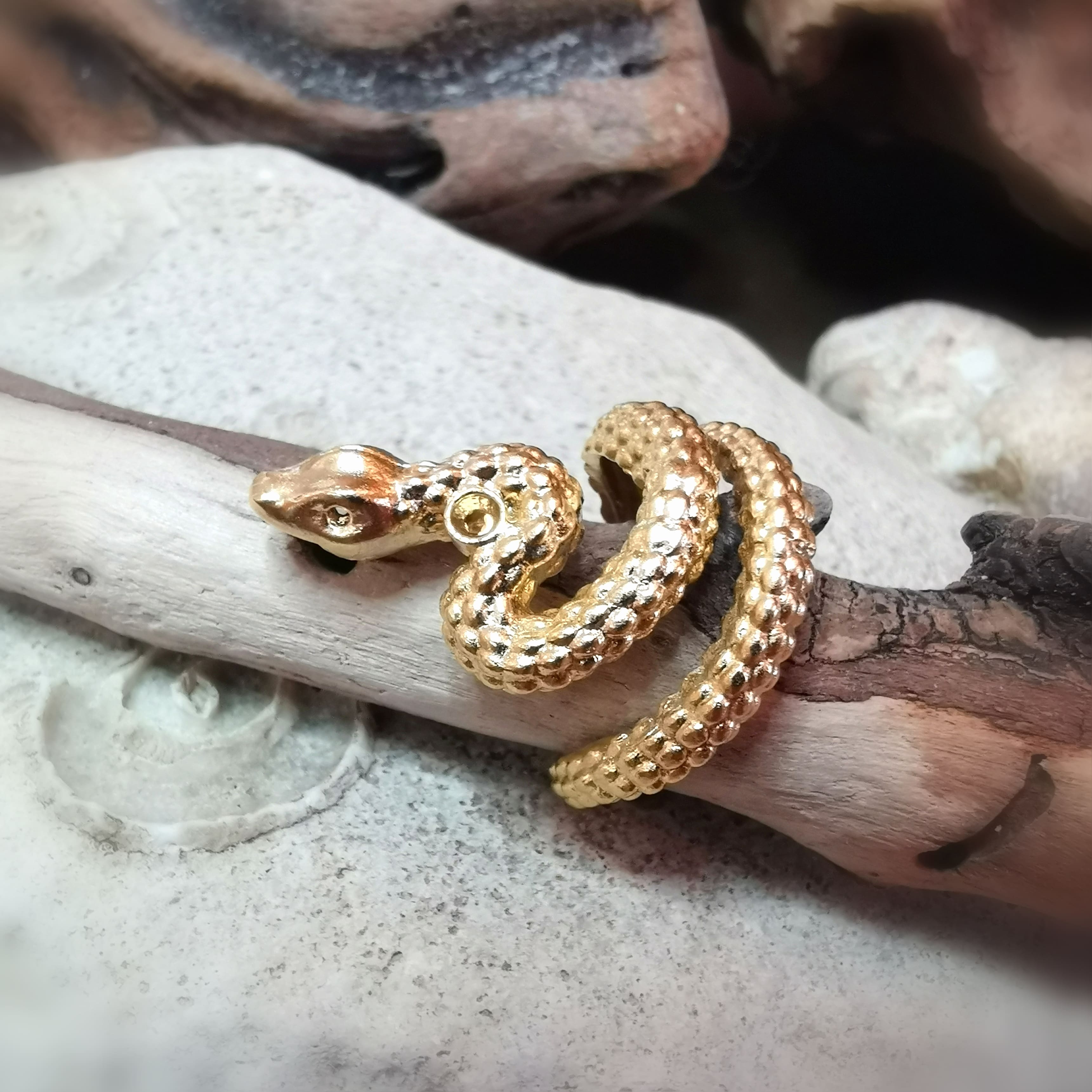 Anillo de serpiente cobra: anillo bohemio de latón dorado, fuerza y cambio.