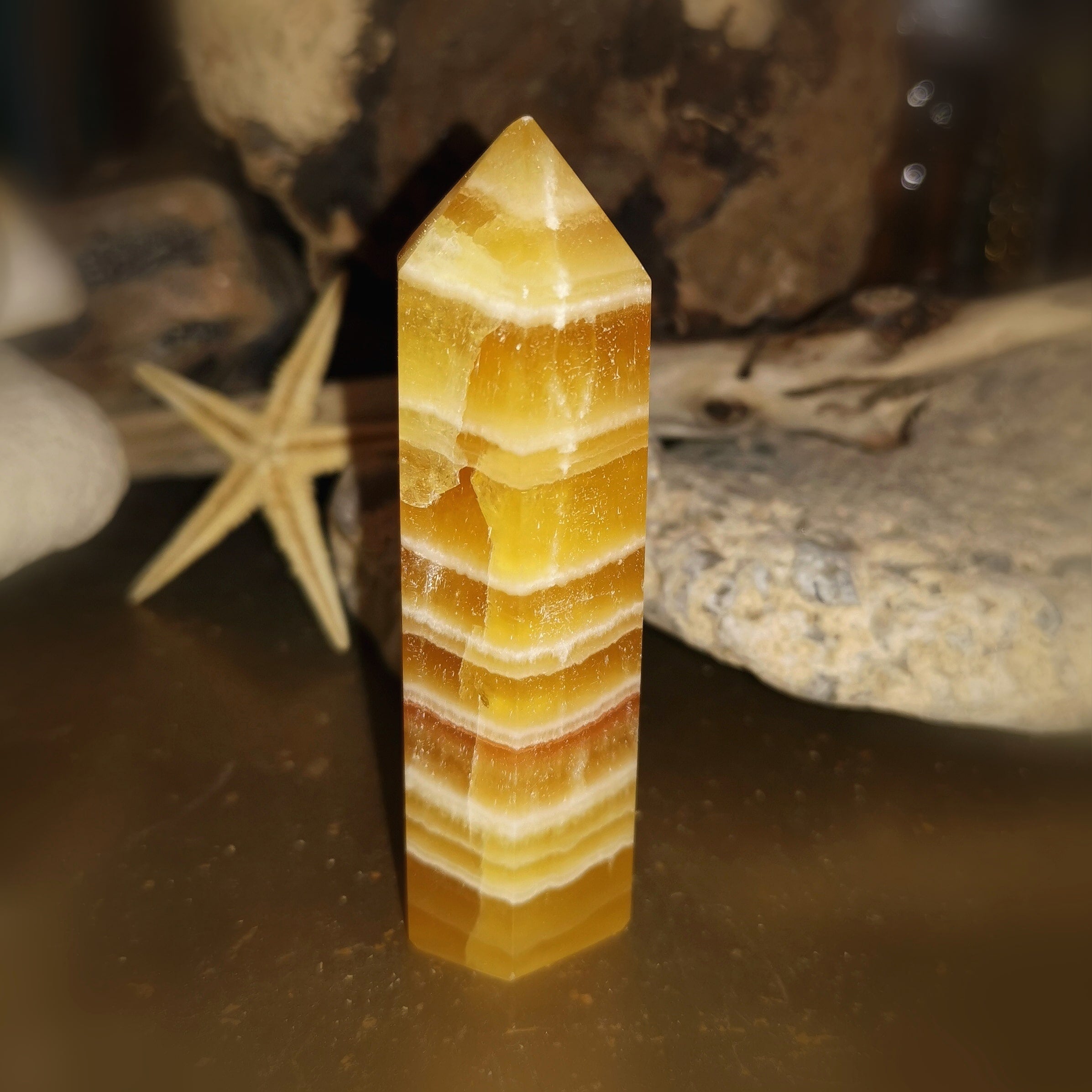 Orangencalcit Obelisk Edelstein XL – geweiht für Lebensfreude, Kreativität & innere Sonne