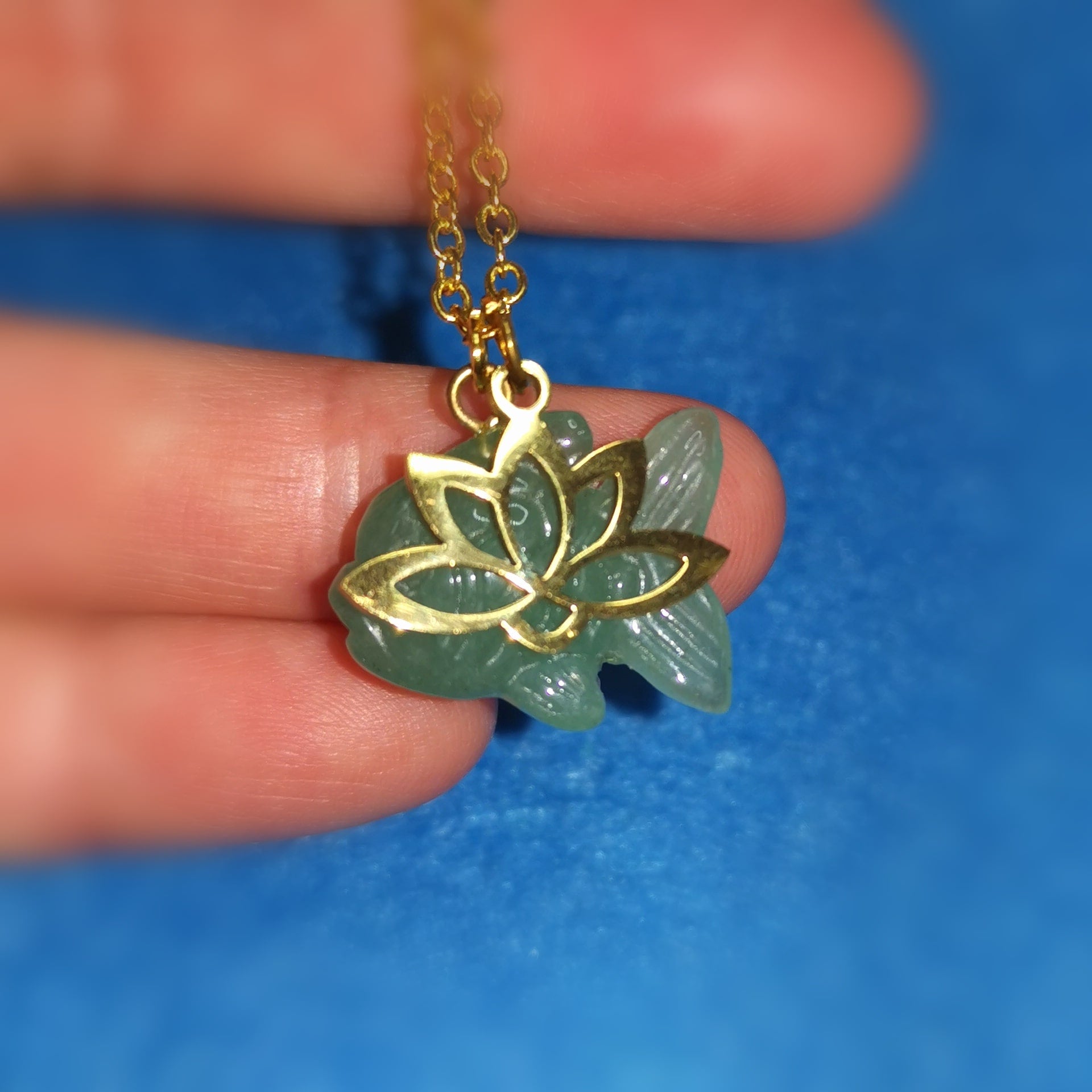 🐟 Koi & Lotus Edelstein Karma Kette – geweiht für Glück, Harmonie & innere Stärke