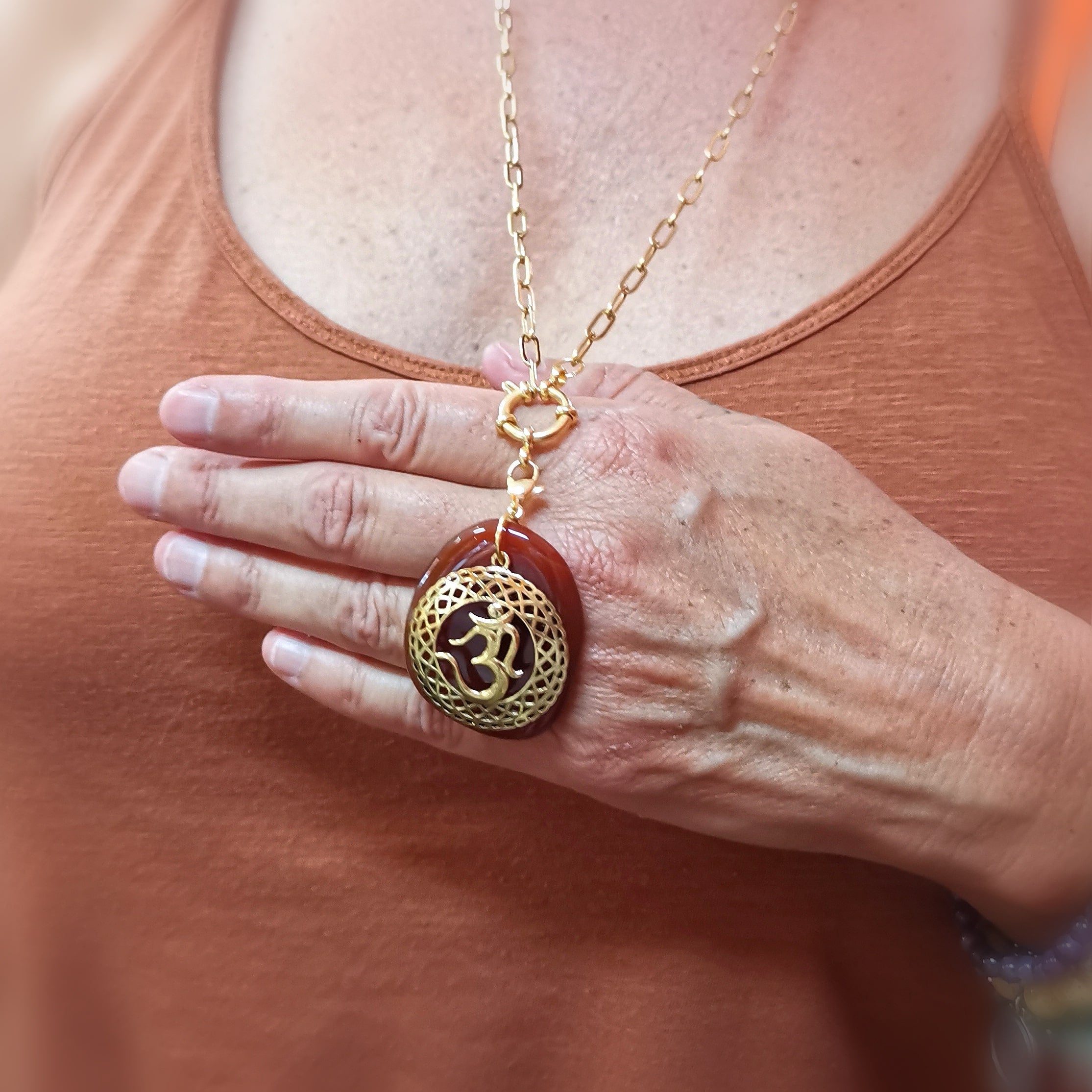 Glücksachat Edelstahl Kette Gold XL – OM Symbol Charm mit Carneol Edelstein – Eigenliebe & Lebensfreude