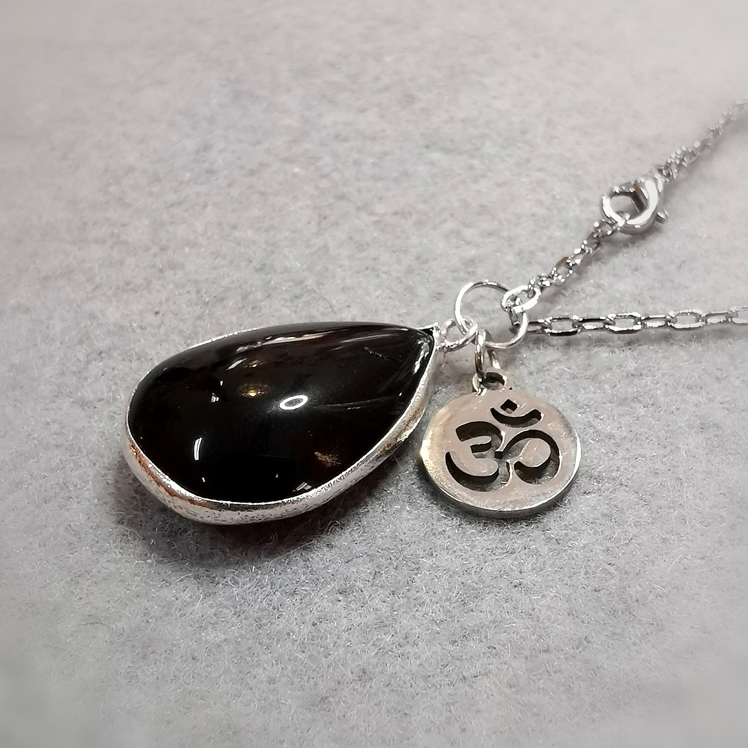 Obsidian Tropfen OM Edelstahl Heilstein Karma Kette – geweiht für Schutz & Bewusstsein