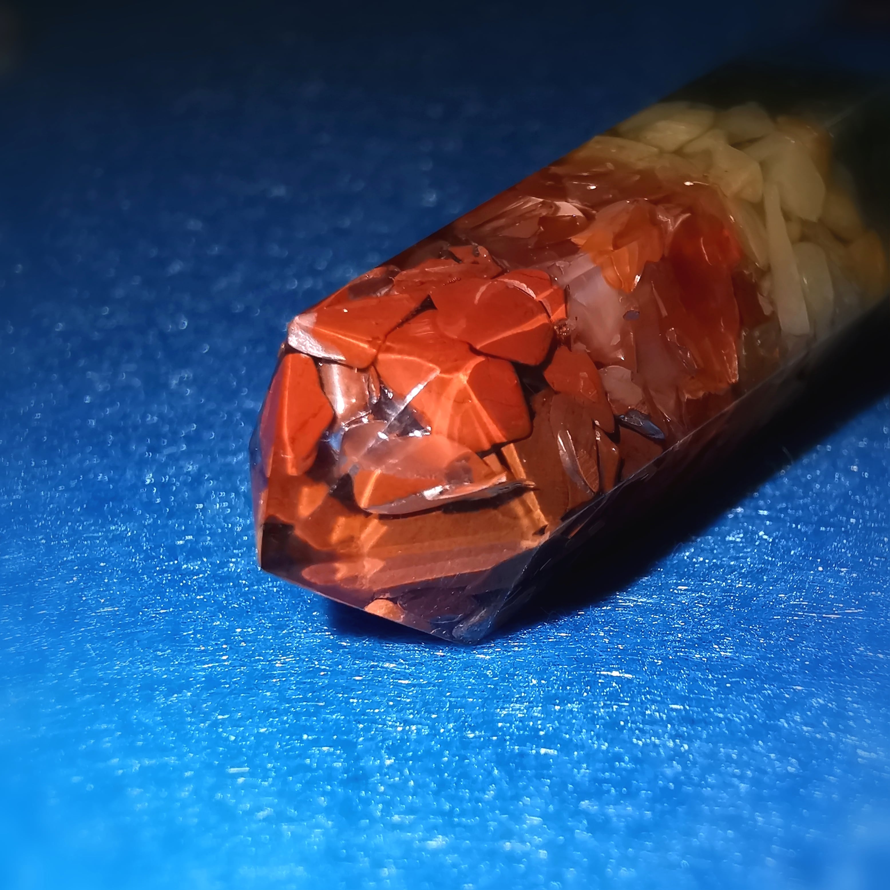 Chakra Generator Massagestab Obelisk aus Orgonit – neue Energie & aktiver Schutz