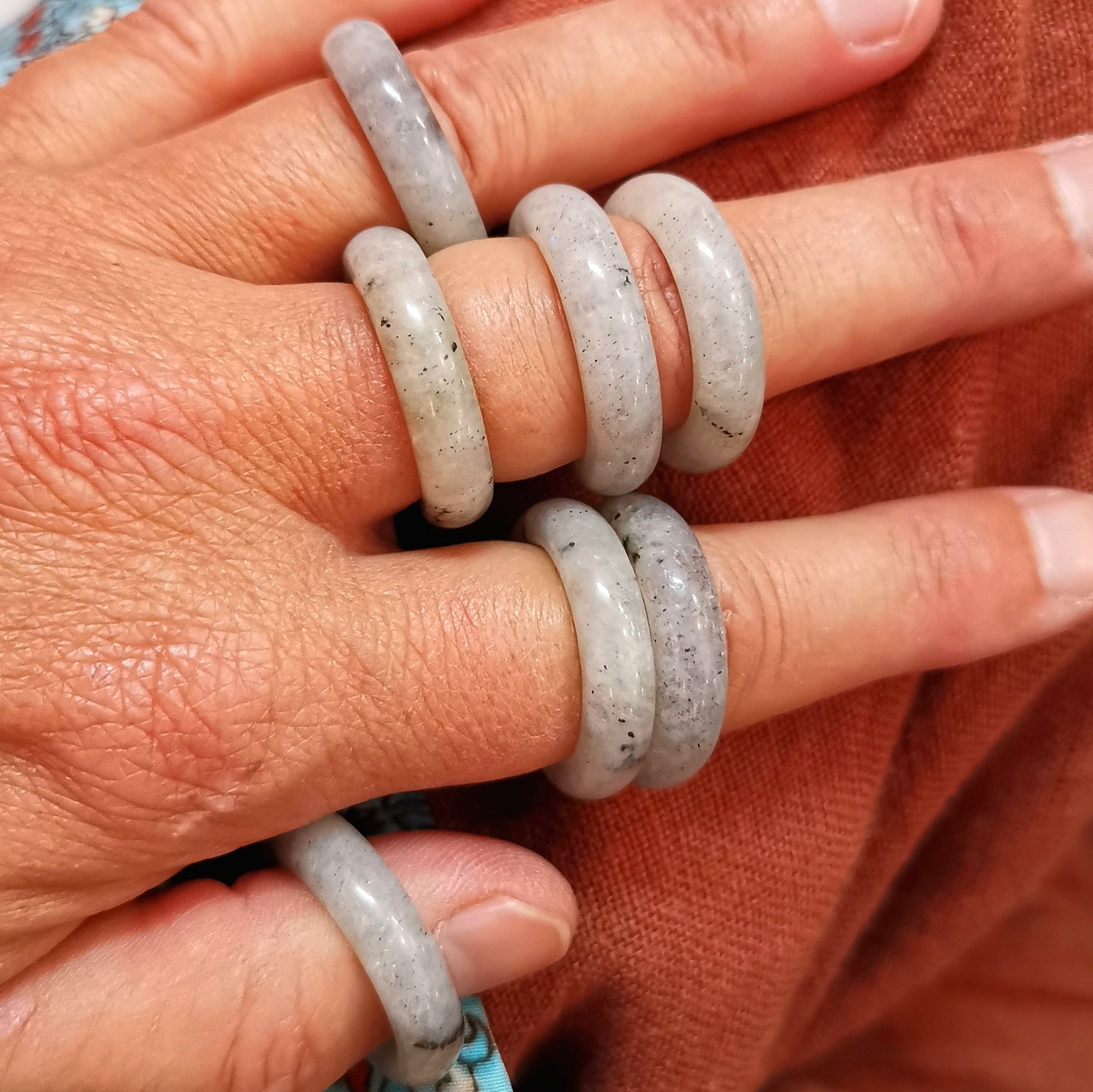 Mondstein Labradorit Edelstein Ring – Intuition & innere Harmonie