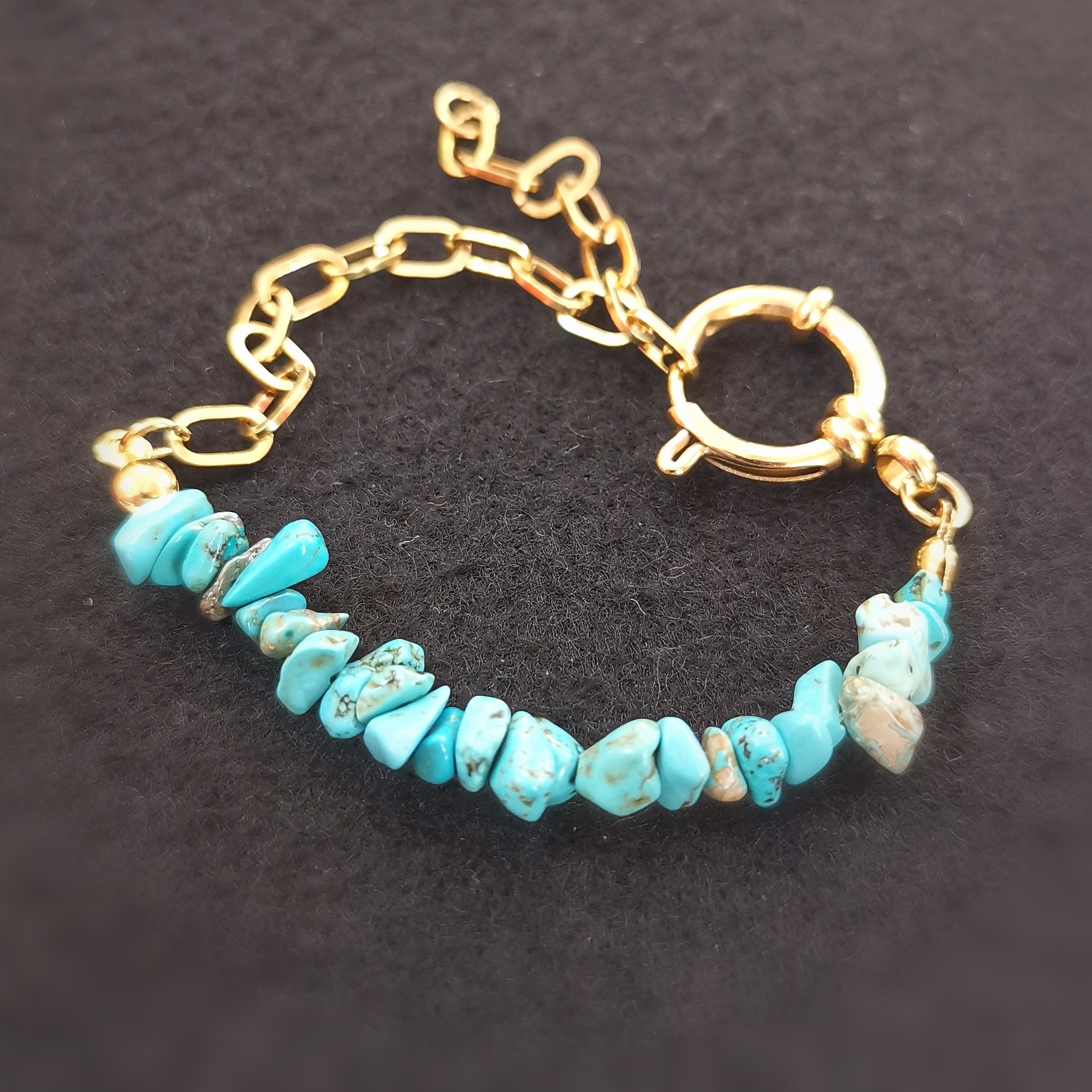 Türkis Howlith Edelstein Gold Armband geweiht – Liebe & innere Ruhe