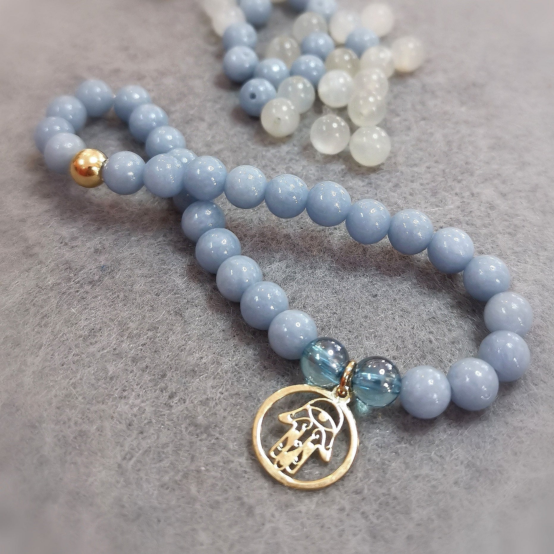 Angelit & Angel Aura Edelstein Karma Armband geweiht – Heilende Hand - es wird besser